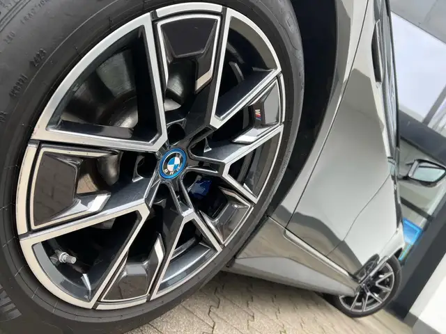BMW I4 view 4