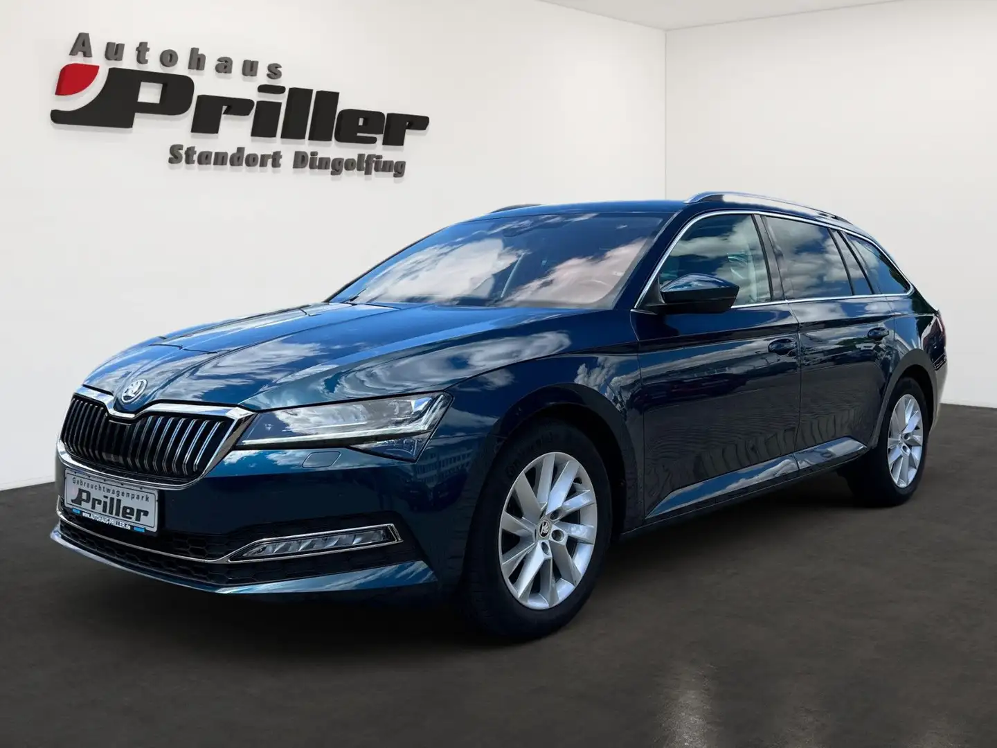 Skoda Superb 2.0 TDI DSG Combi Style/NAVI/LED/FSH/LRH Modrá - 1
