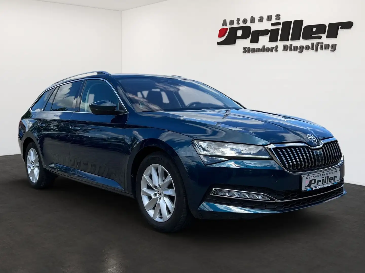 Skoda Superb 2.0 TDI DSG Combi Style/NAVI/LED/FSH/LRH Modrá - 2