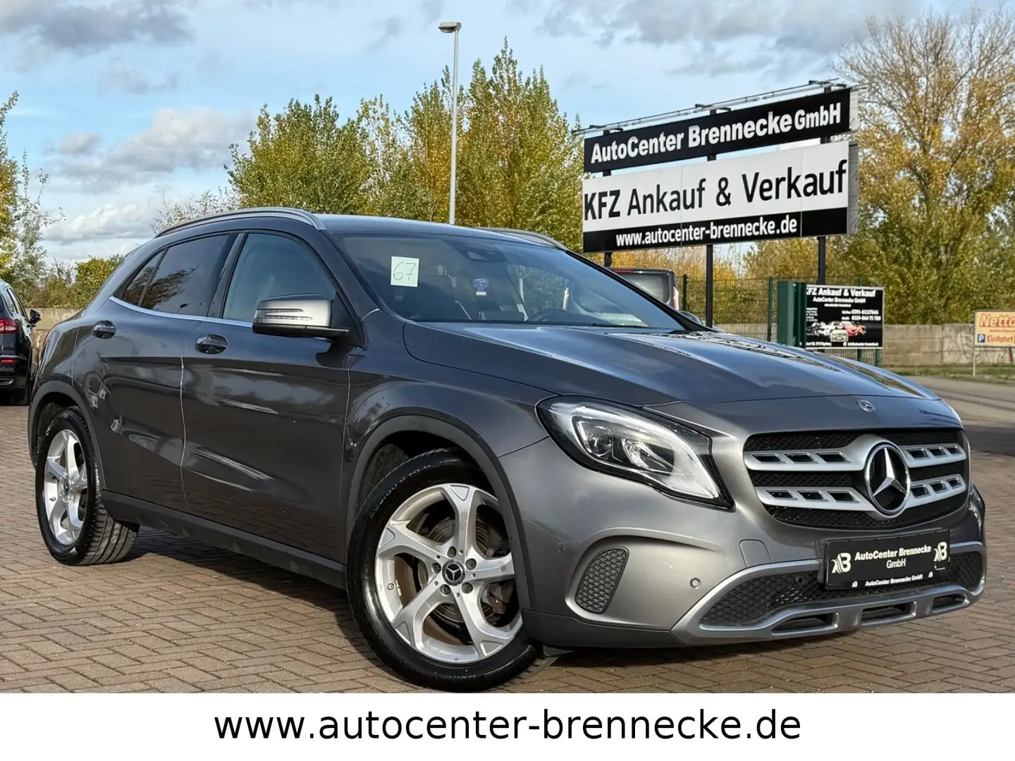 Mercedes-Benz GLA 200 *LED*Automatik*Navi*8-fach bereift* Grau - 1