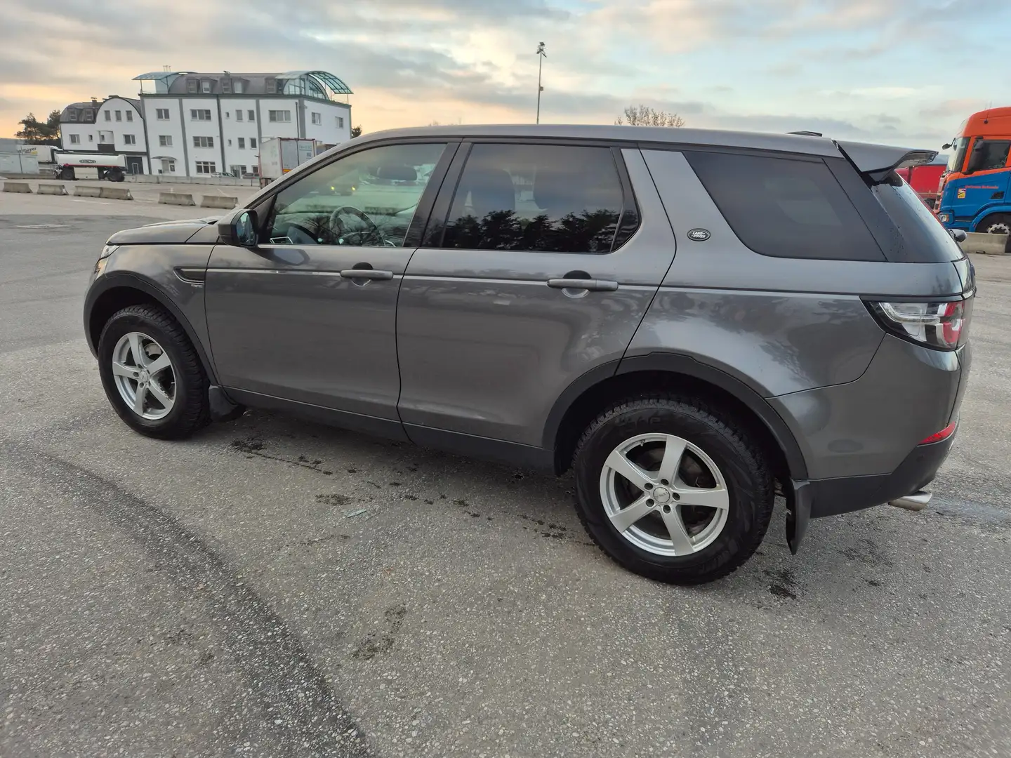 Land Rover Discovery Sport Discovery Sport 2,0 TD4 4WD SE Grau - 1