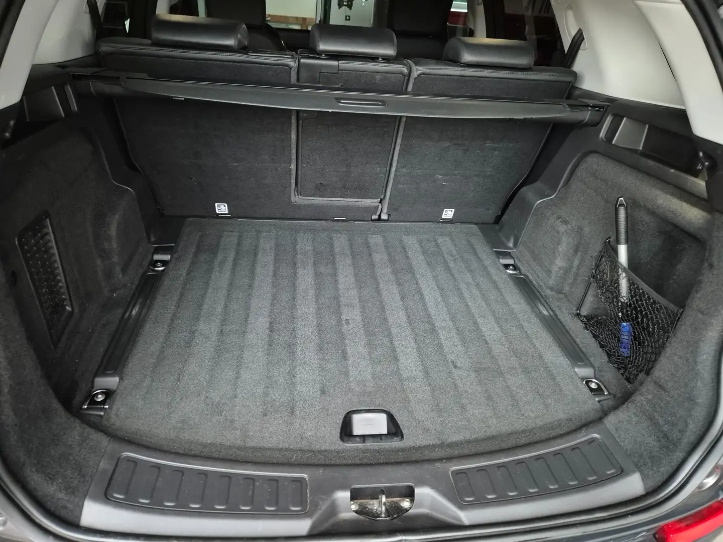 Land Rover Discovery Sport Discovery Sport 2,0 TD4 4WD SE Grau - 2