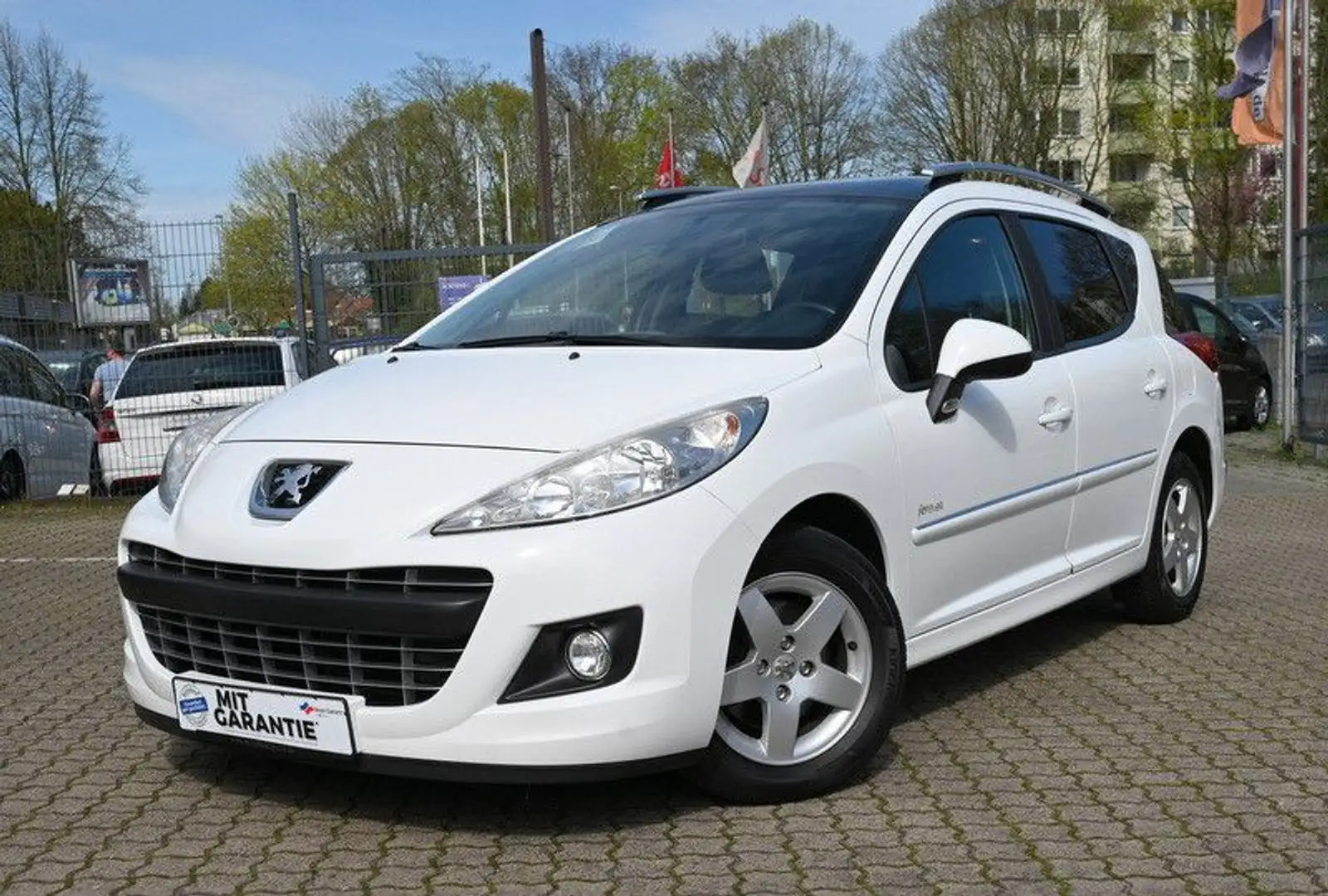 Peugeot 207 SW 1.4 Premium Leder Panoramadach Klima Білий - 1