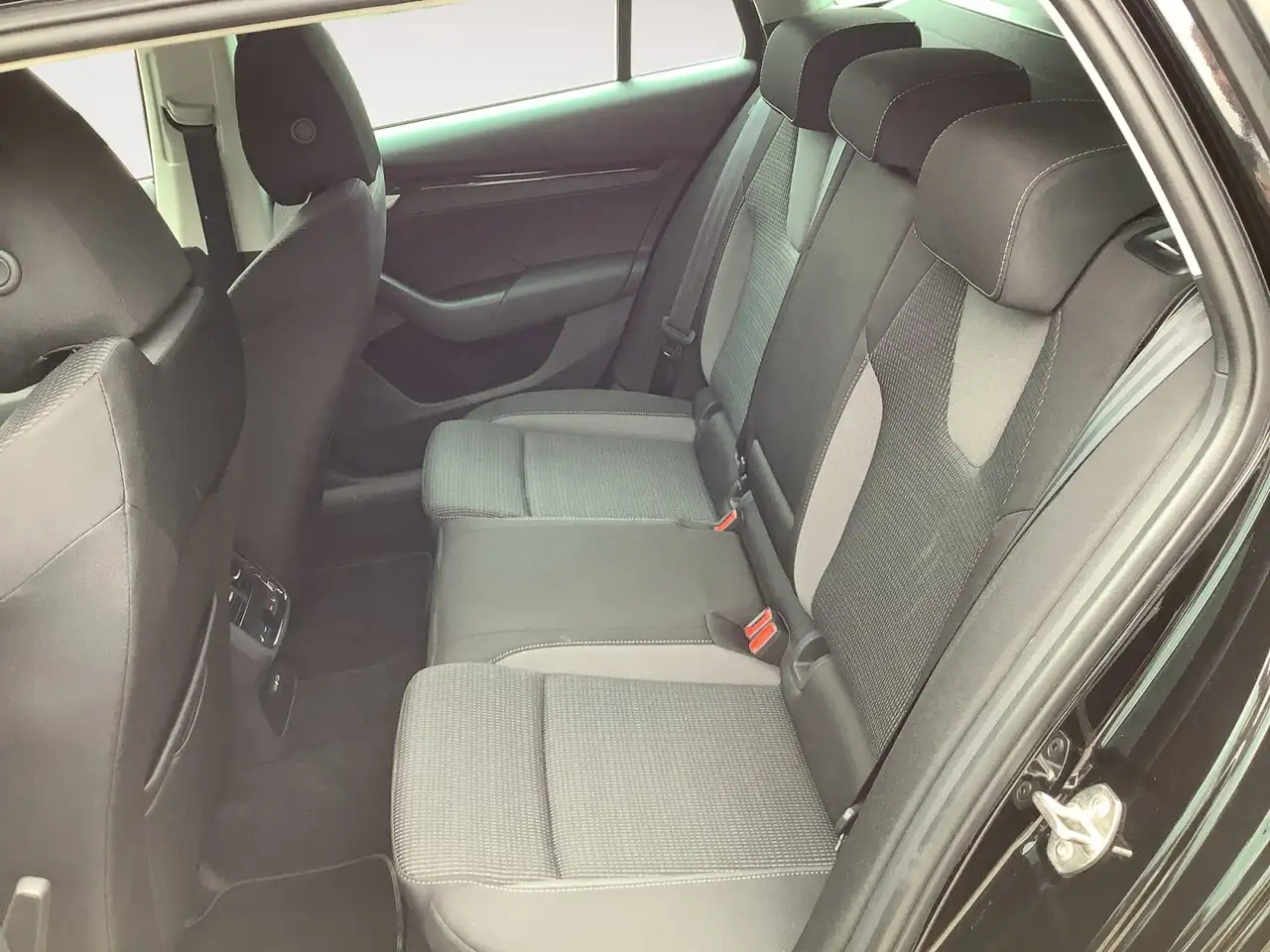 Skoda Octavia Combi 1.5 TSI mHEV*Komfort+WinterPlusPAK*AHK*Kessy, миниатюра 13