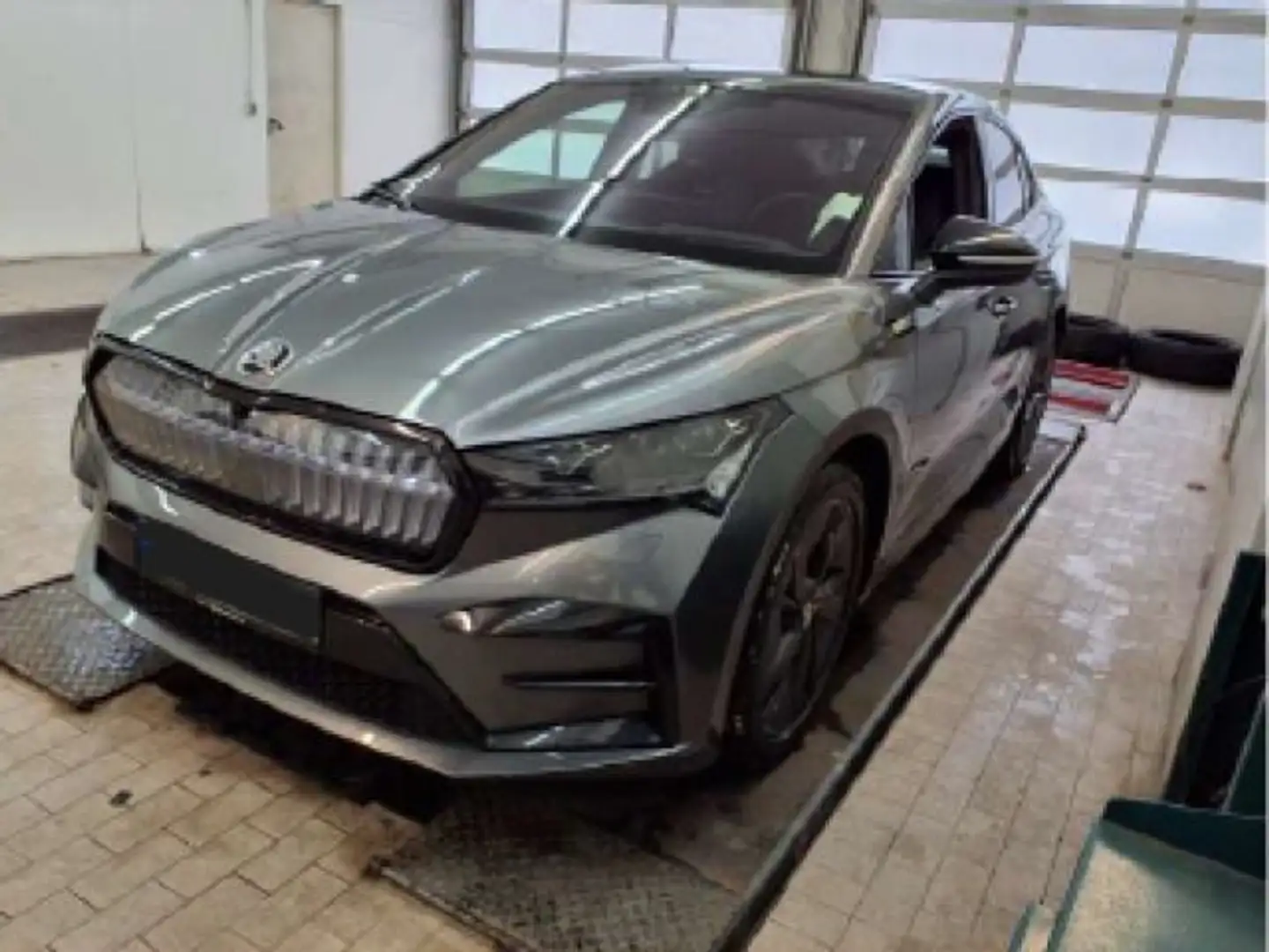 Skoda Enyaq Coupé RS Suite AHK Wärmepumpe Grau - 2