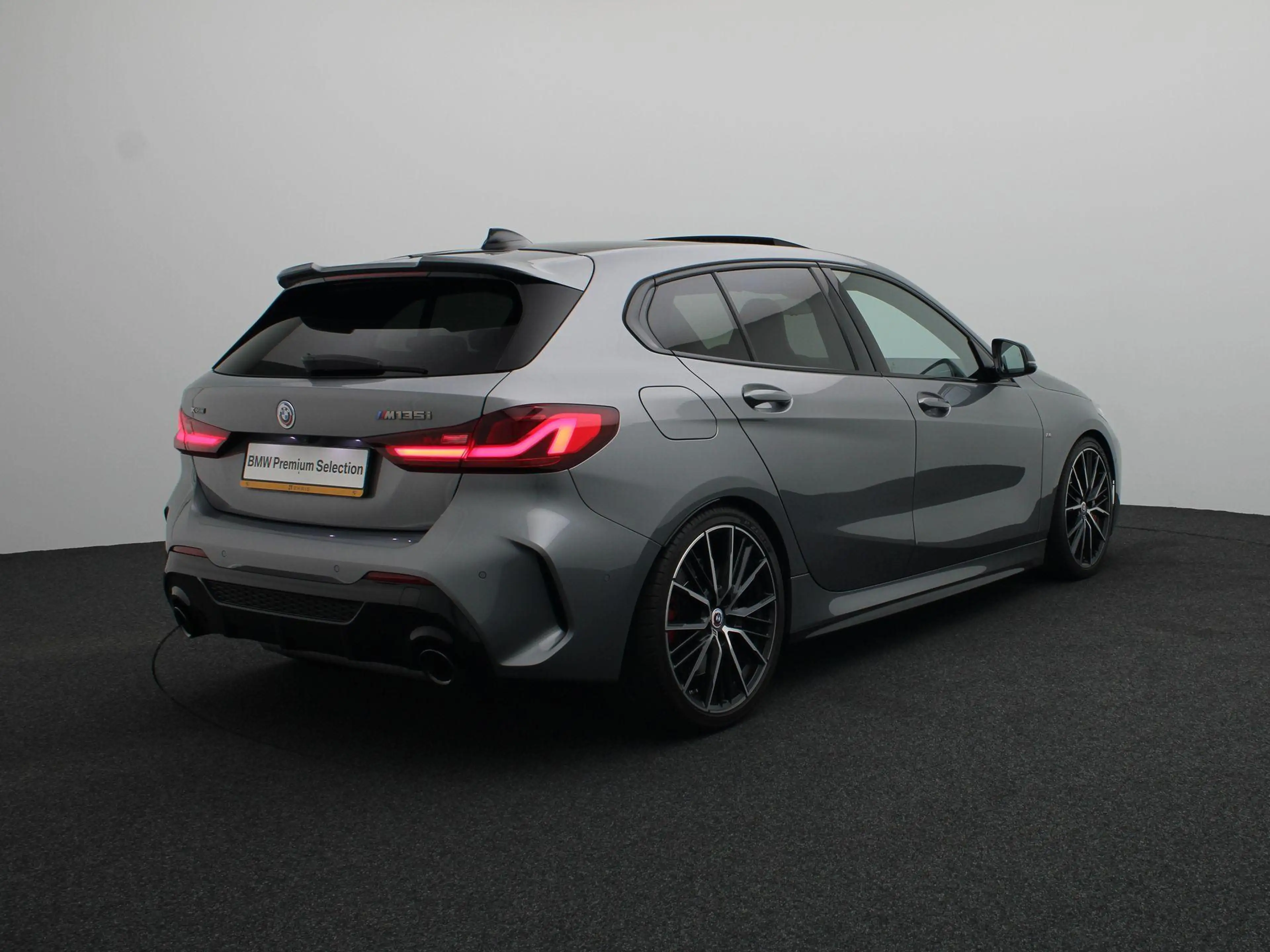 BMW 135 1 Serie 5-deurs M135i xDrive | LED | Leder | HUD | — photo 2