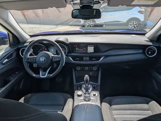 Alfa Romeo Stelvio view 9