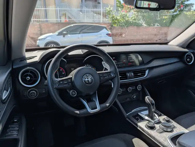 Alfa Romeo Stelvio view 11