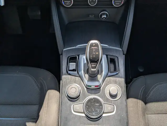 Alfa Romeo Stelvio view 16