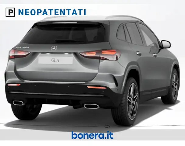 Mercedes-Benz Gla Class view 3
