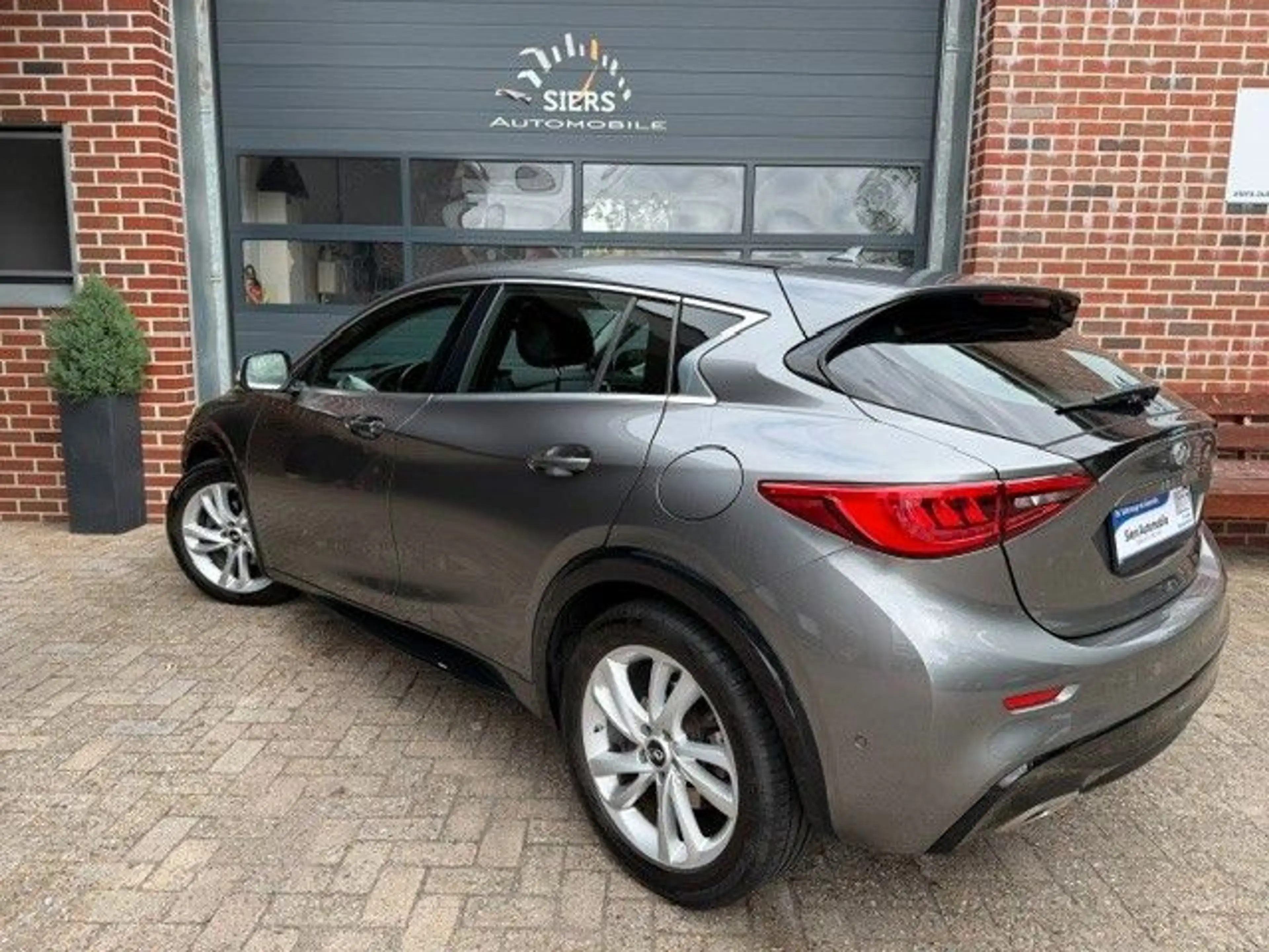 Infiniti Q30 1.5D AUTOM,SITZH,AHK,NAVI,LED,360 — photo 4