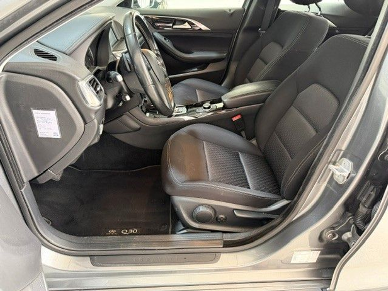 Infiniti Q30 1.5D AUTOM,SITZH,AHK,NAVI,LED,360 — photo 12
