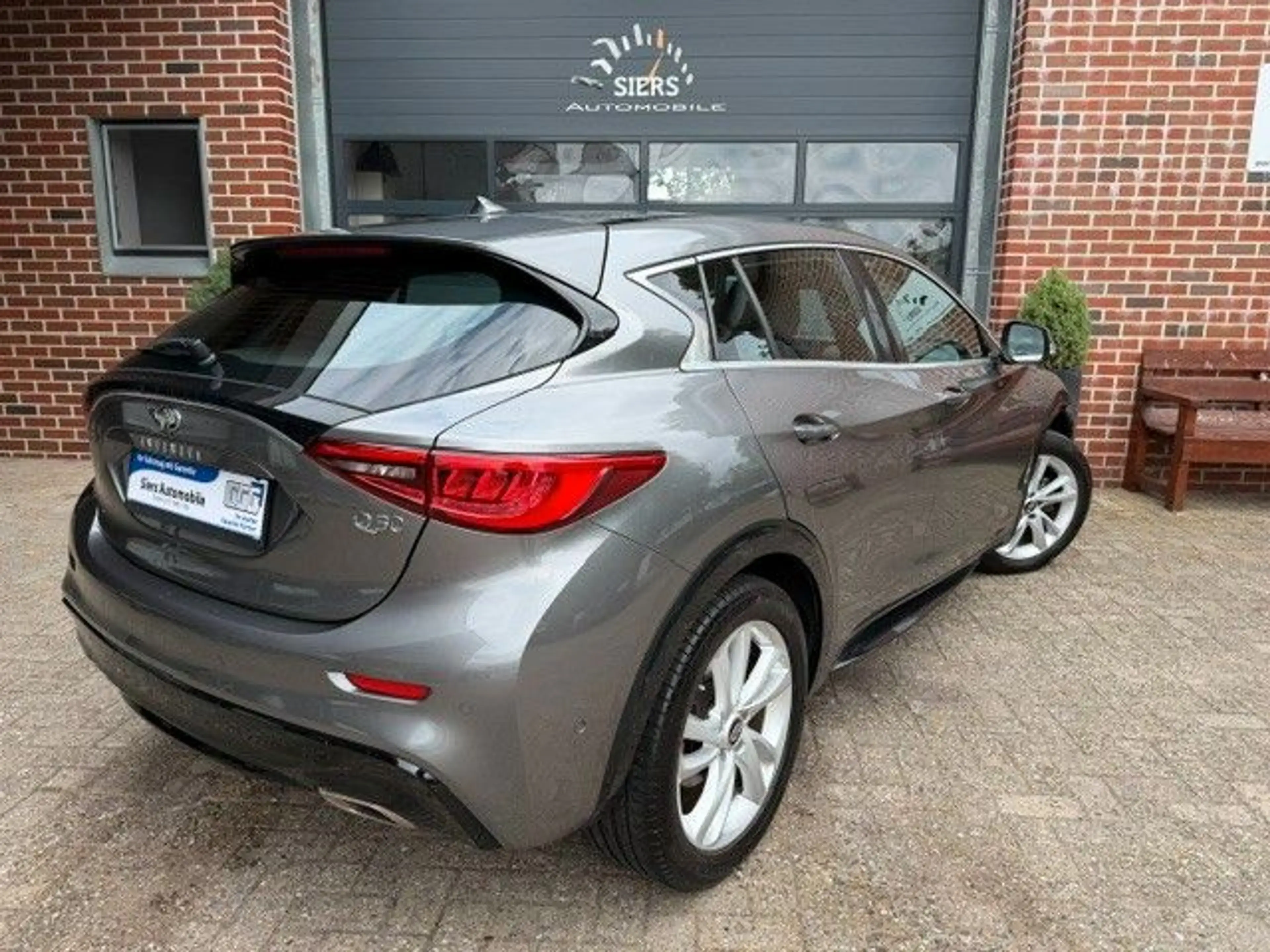 Infiniti Q30 1.5D AUTOM,SITZH,AHK,NAVI,LED,360 — photo 2