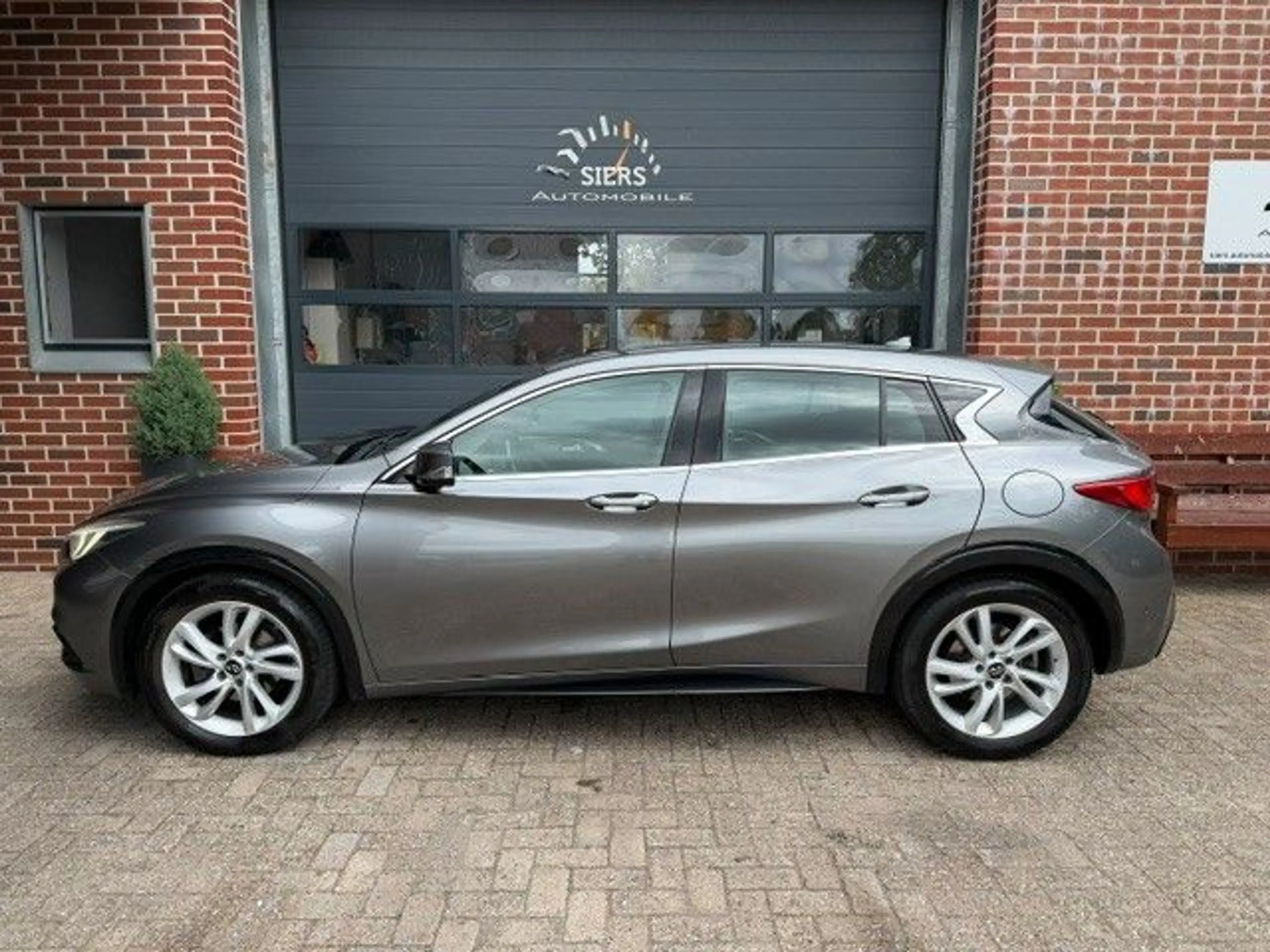 Infiniti Q30 1.5D AUTOM,SITZH,AHK,NAVI,LED,360 — photo 7