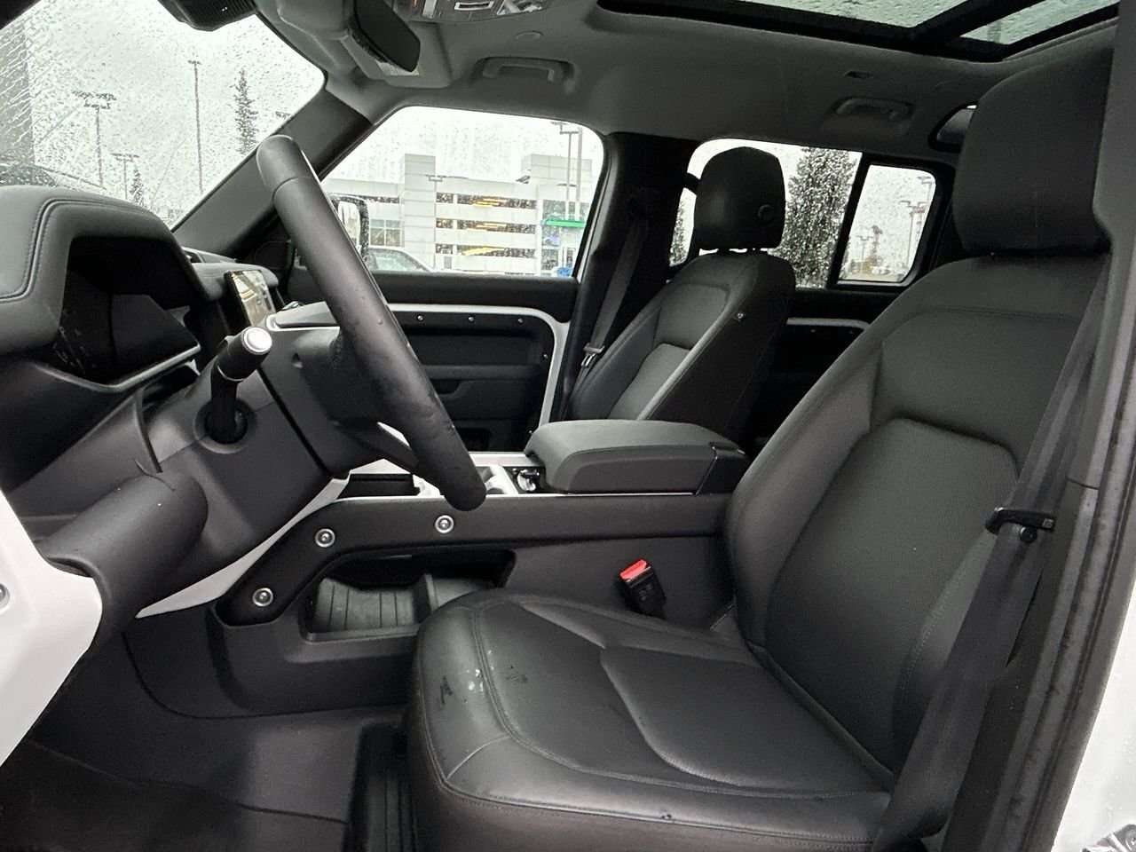 2025 Land Rover Defender thumb 21