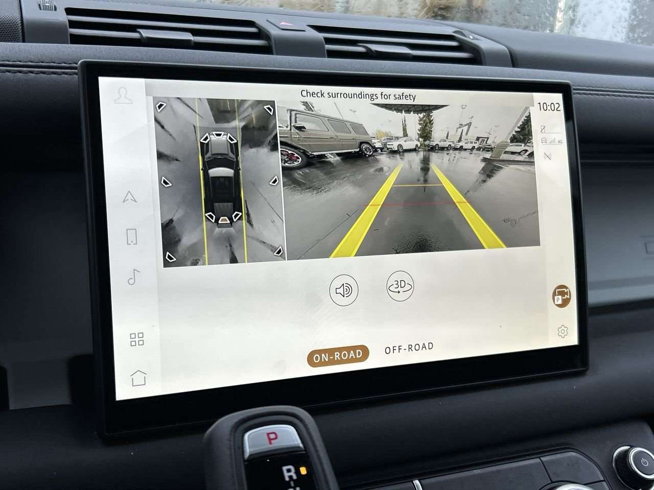 2025 Land Rover Defender thumb 31