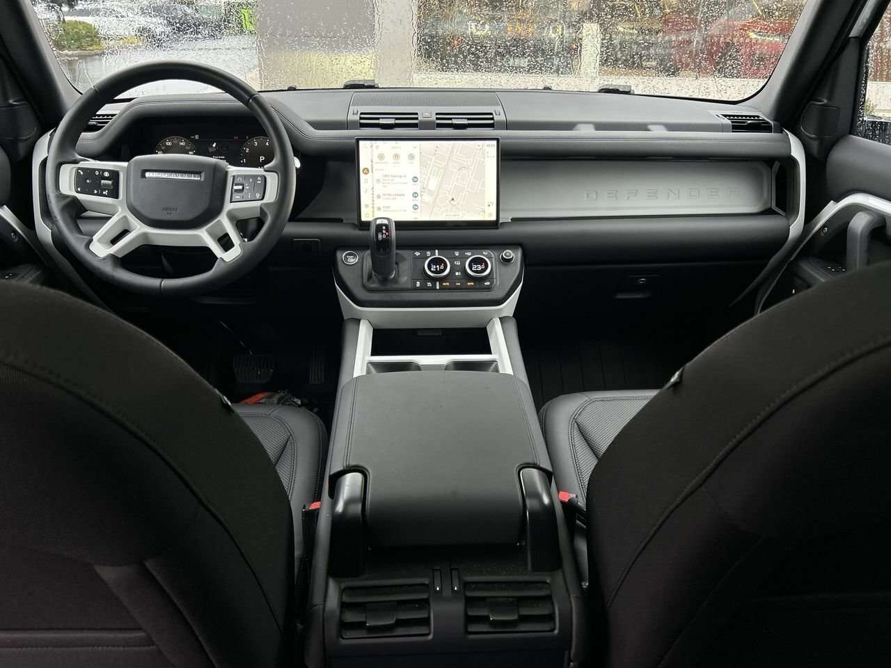 2025 Land Rover Defender thumb 30