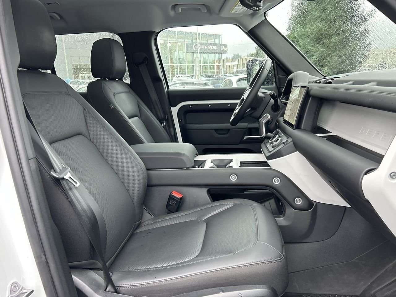 2025 Land Rover Defender thumb 33