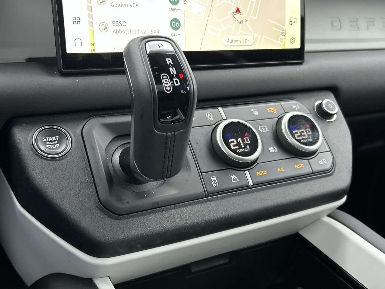 2025 Land Rover Defender thumb 29