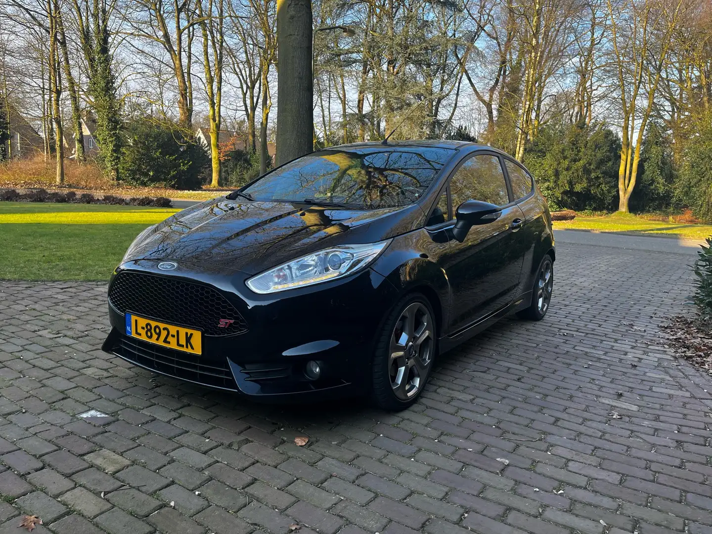 Ford Fiesta 1.6 ST2 Zwart - 1