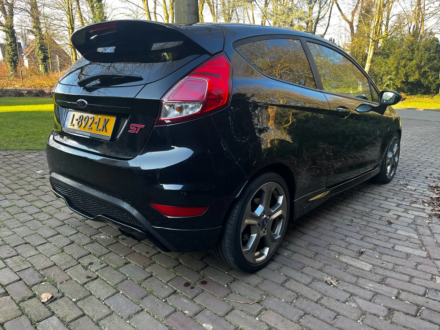 Ford Fiesta 1.6 ST2 Zwart - 2