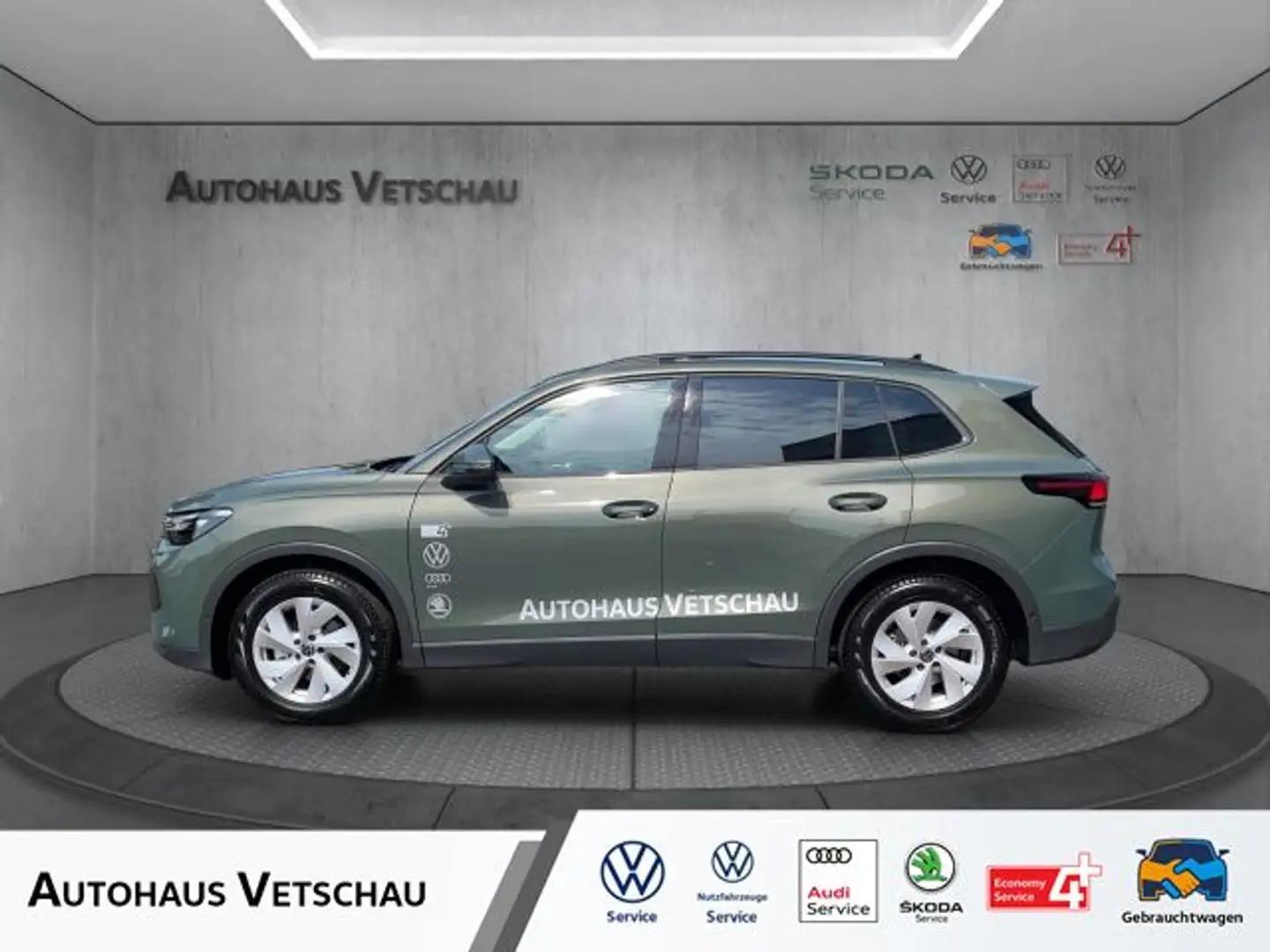 Volkswagen Tiguan 1.5 eTSI DSG/AHV/App-C/GJReifen/RFK/LED Groen - 1