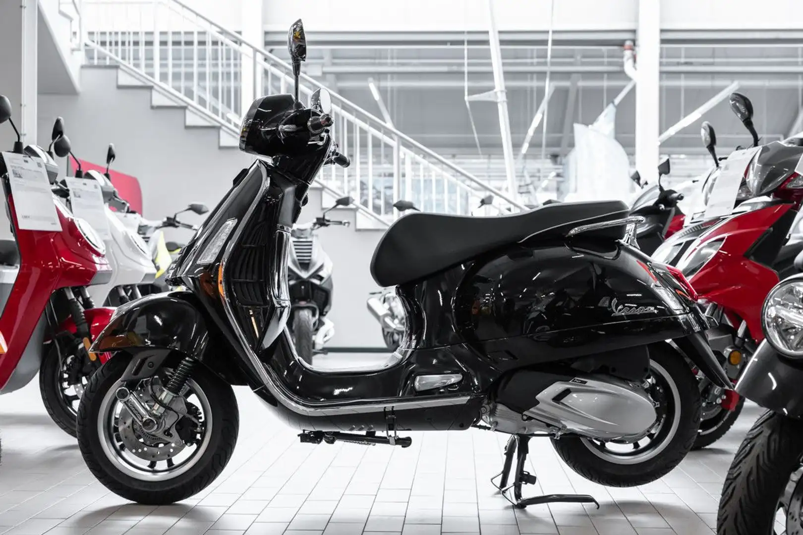 Vespa GTS 310 Super,Modell 2025, E5+, Lieferservice Nero - 2