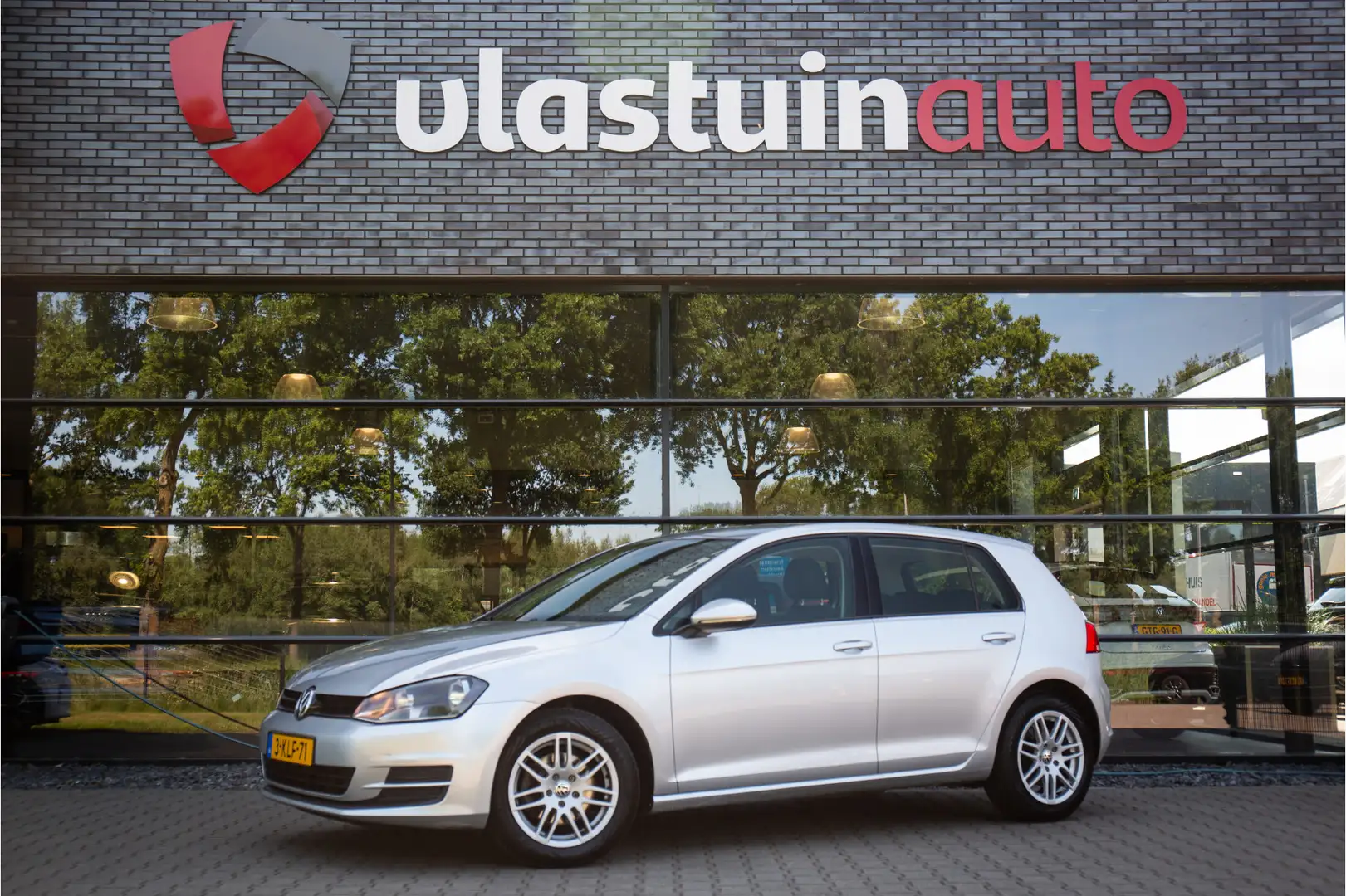 Volkswagen Golf 1.2 TSI Trendline Grijs - 1