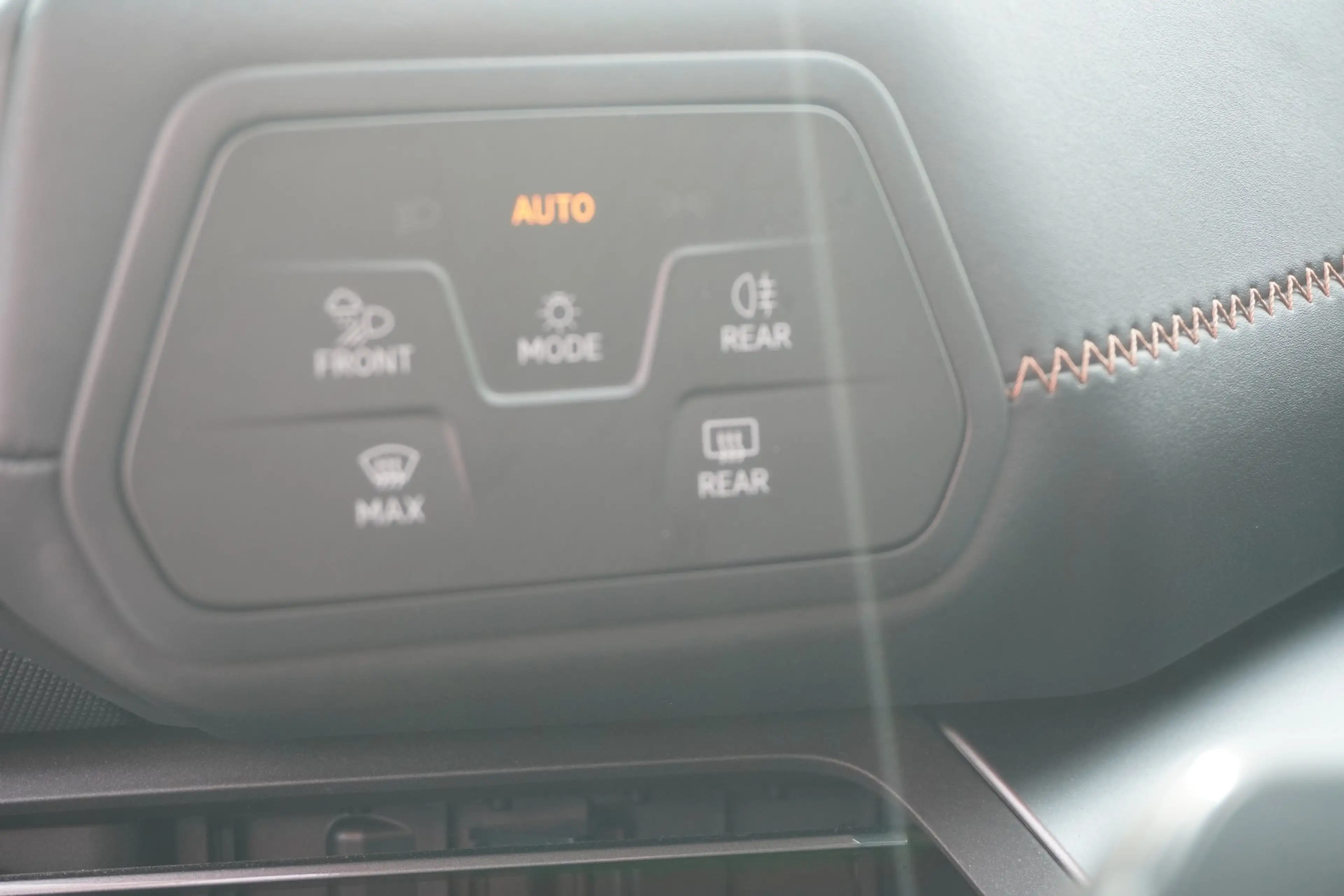 CUPRA Born 150 kW LED Navi ACC PDC Kamera Sitzheizung — photo 9