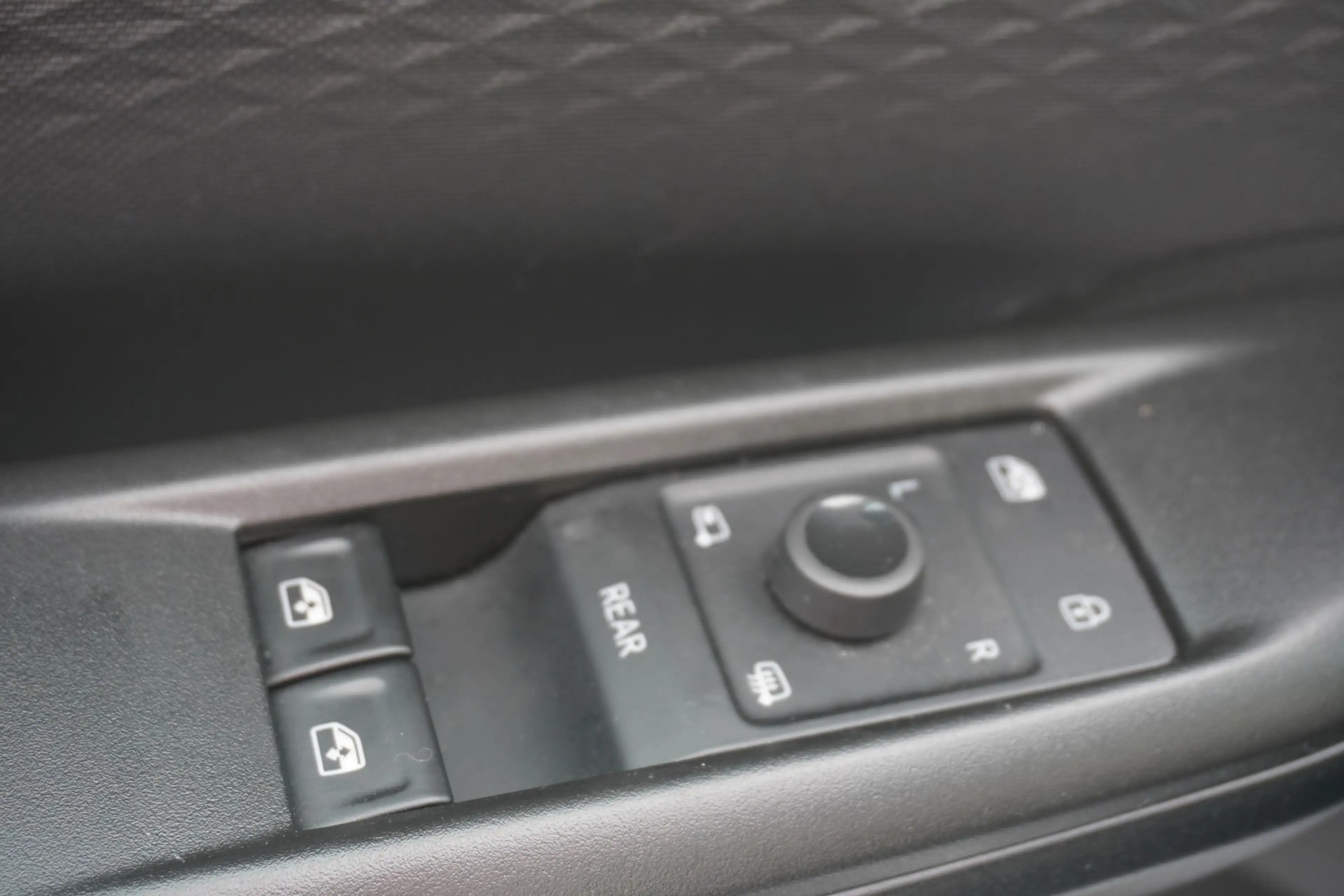 CUPRA Born 150 kW LED Navi ACC PDC Kamera Sitzheizung — photo 7