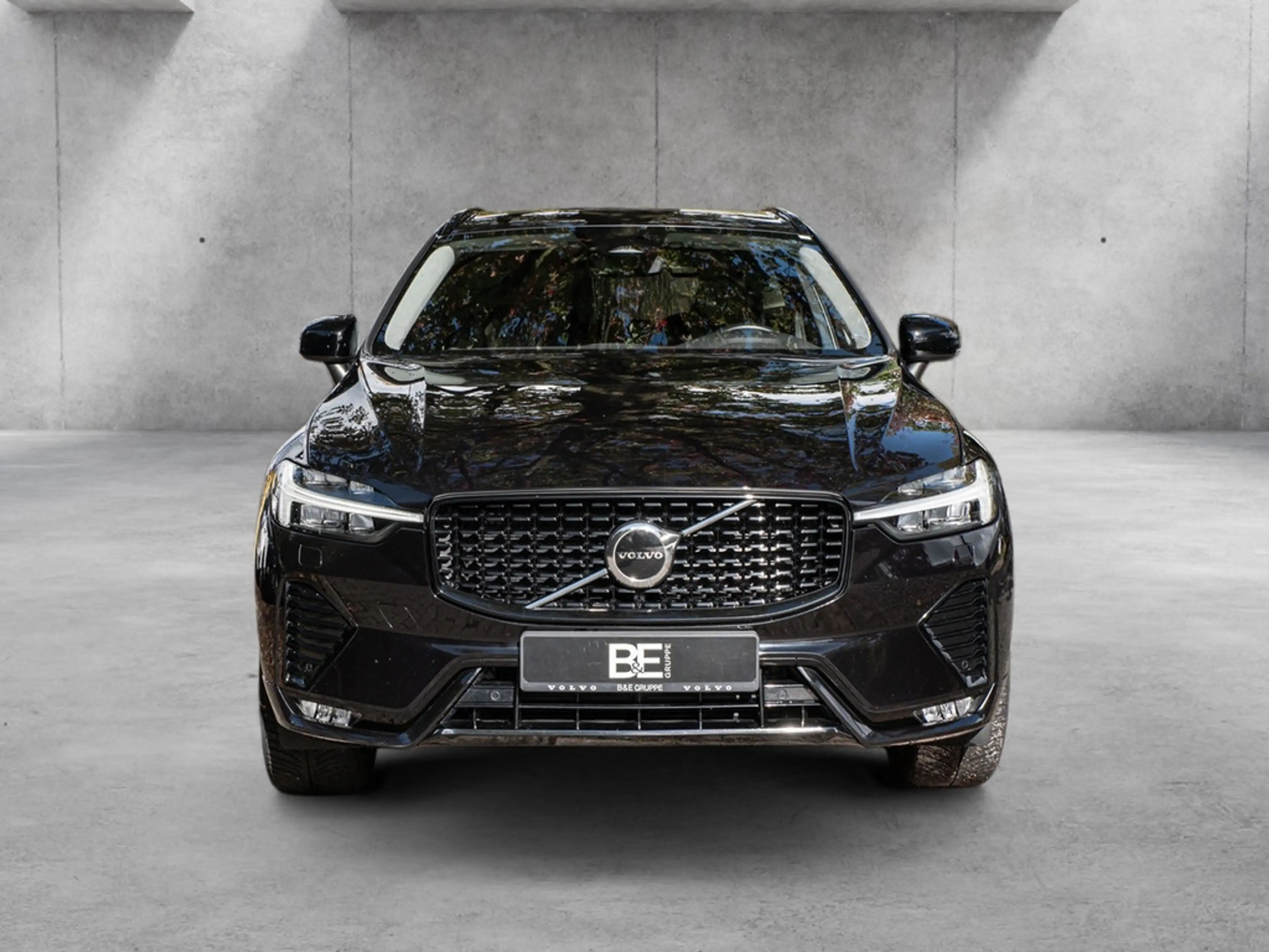 Volvo XC60 B4 Diesel Plus Dark AWD STANDHZ LED PANO — photo 2