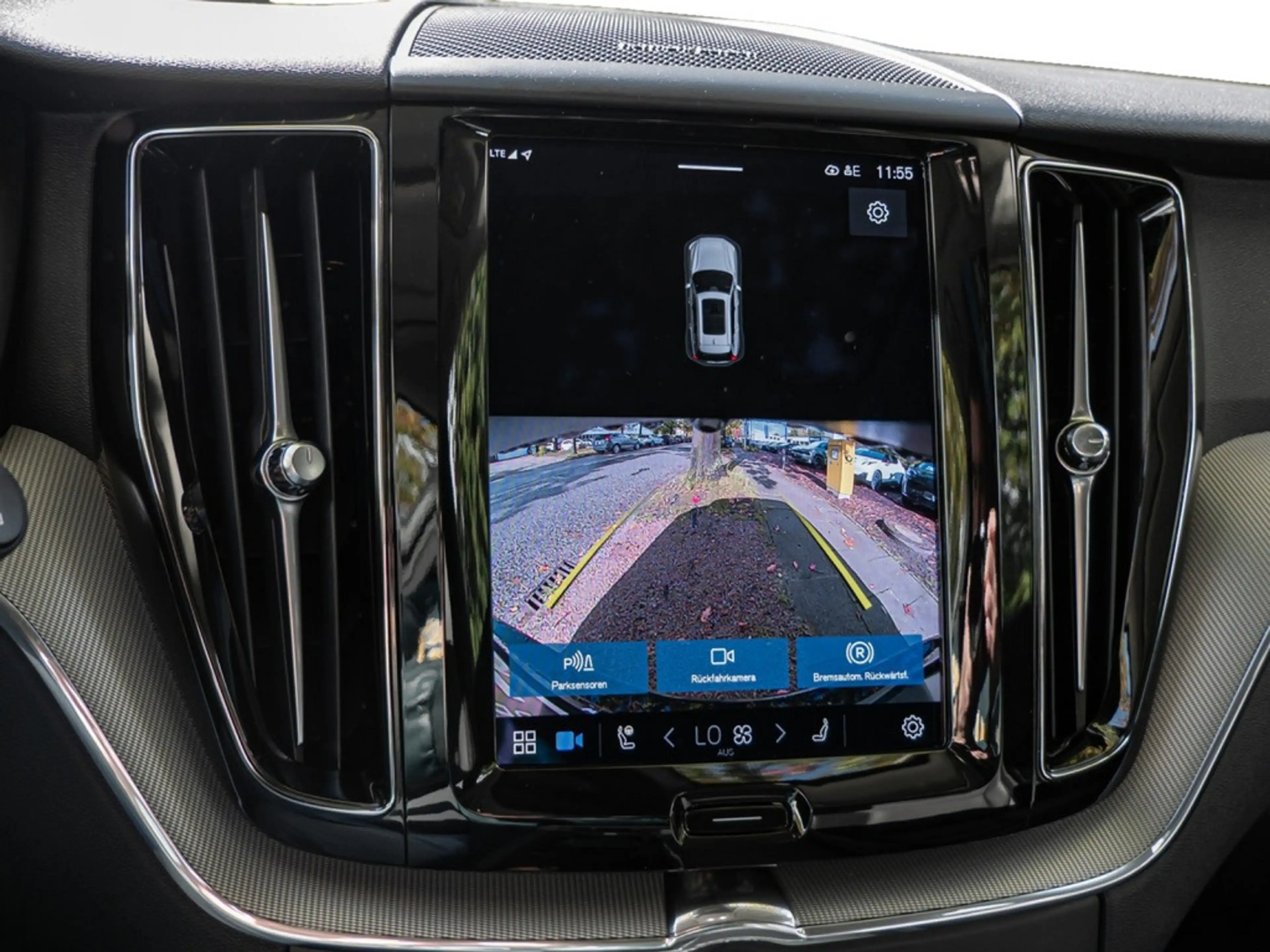 Volvo XC60 B4 Diesel Plus Dark AWD STANDHZ LED PANO — photo 8