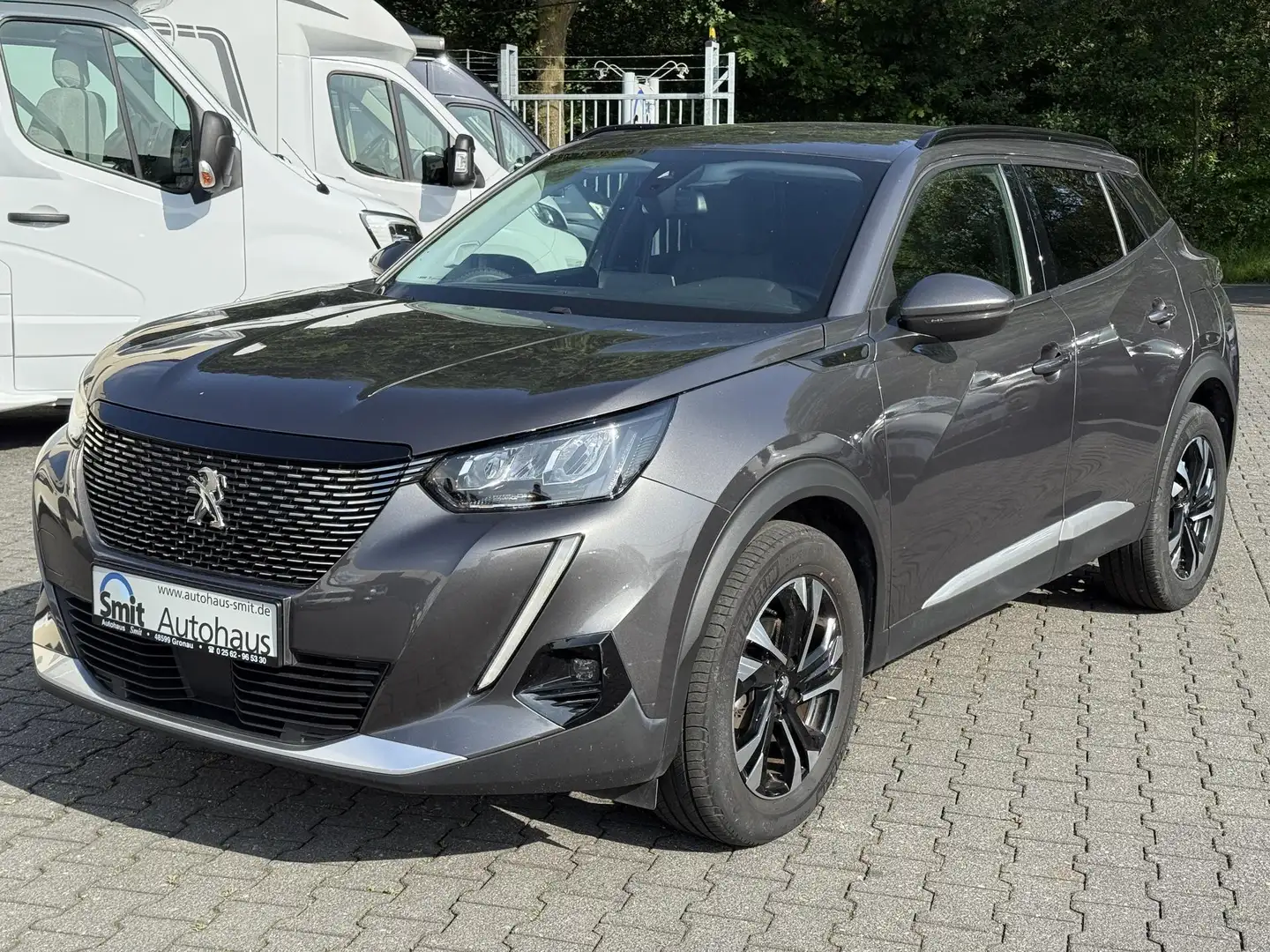 Peugeot 2008 2008 Allure Pack 1.2 PT 130/ LED/ Navi/ Kamera Gris - 2