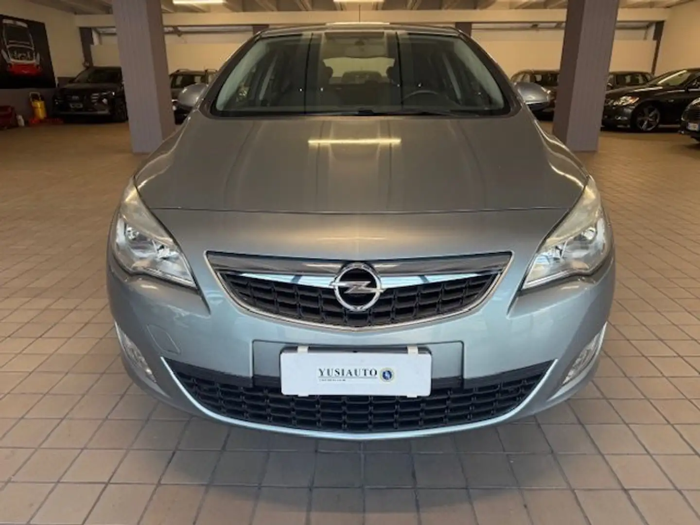 Opel Astra Astra IV 2010 5p 1.7 cdti ecotec 110cv Gris - 2