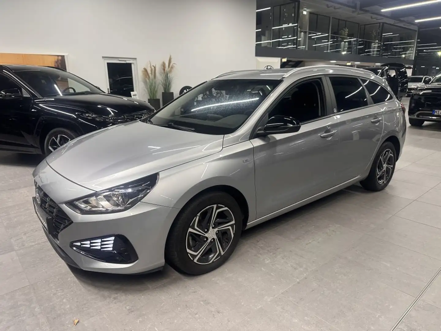 Hyundai i30 Kombi 1.5 T-GDI 48V-Hybrid DCT EDITION 30 Argento - 1