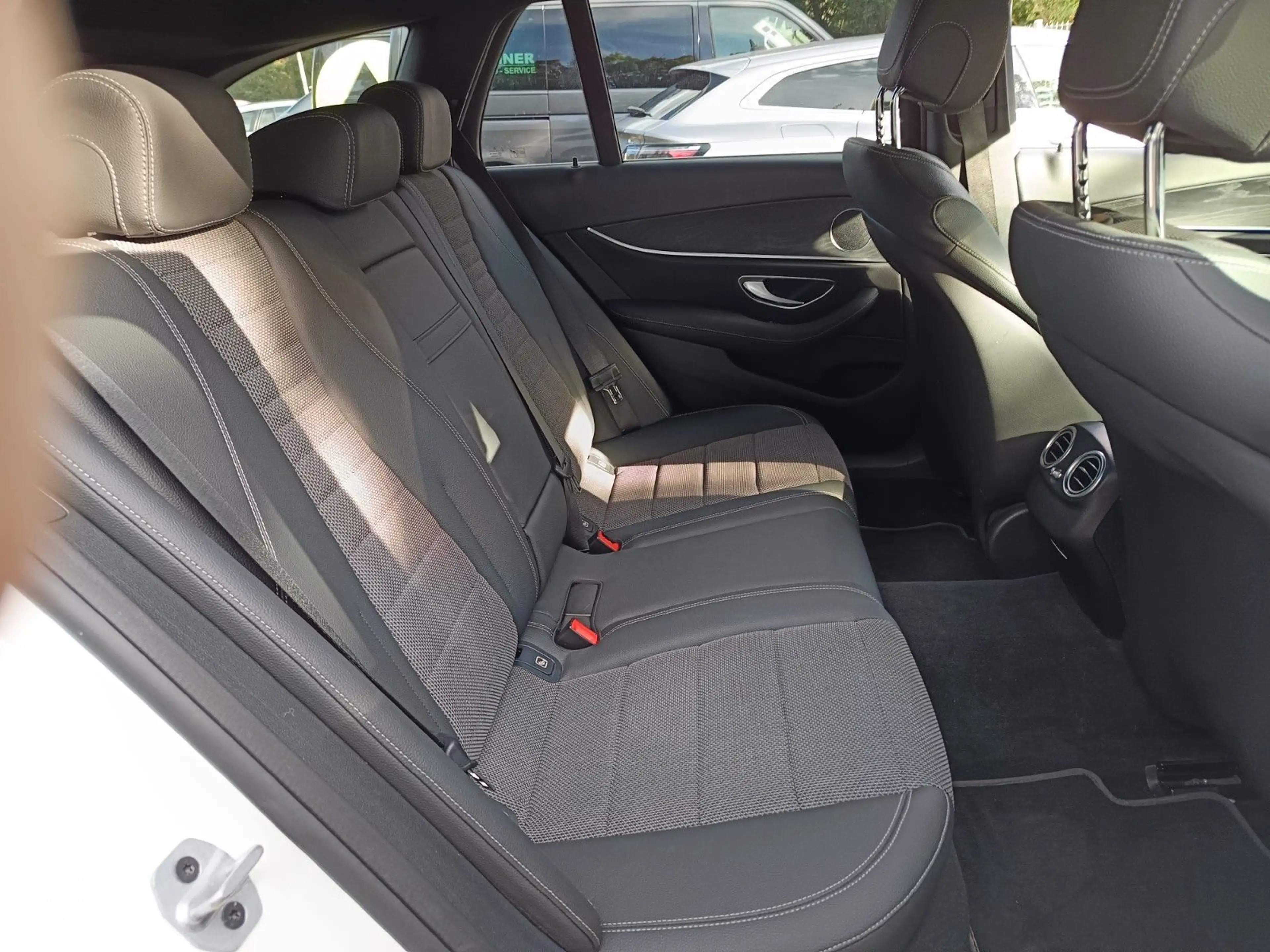 Mercedes-Benz E 400 E -Klasse T-Modell E 400 d 4Matic AMG — photo 14