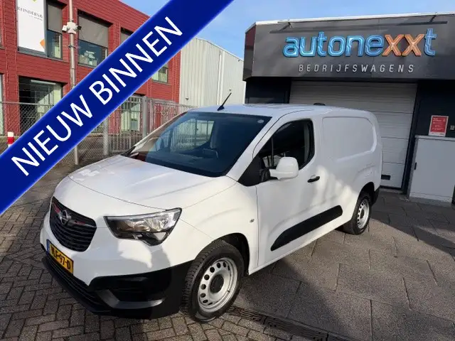 Opel Combo 1.5D L2H1 Edition AIRCO I NAVI I TREKHAAK I PDC I