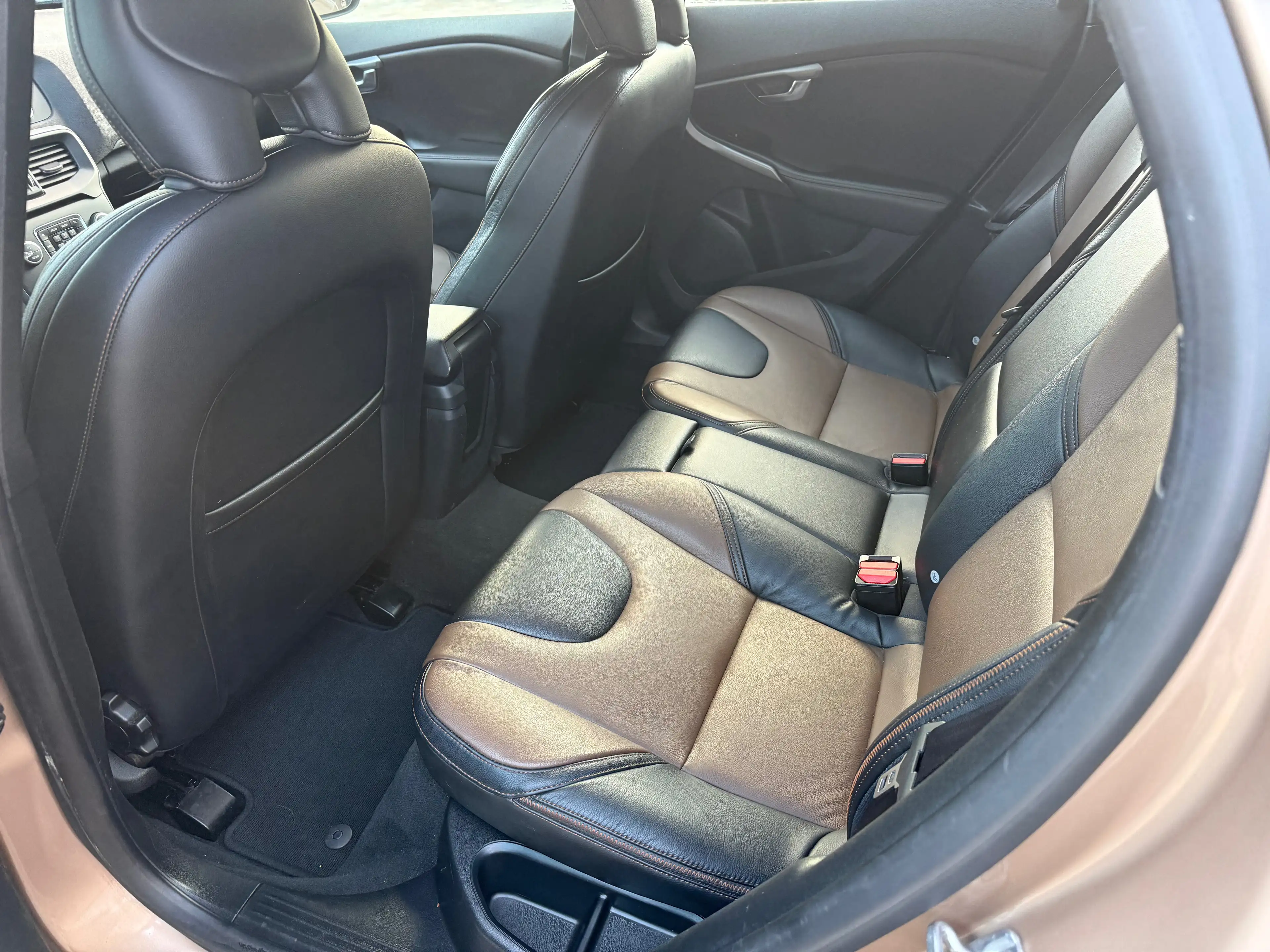 Volvo V40 Cross Country 1.6 D2 Ocean Race Powershift — photo 8