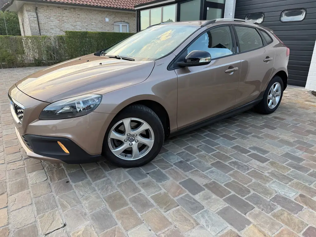 Volvo V40 Cross Country 2015 из Европы — купить под ключ