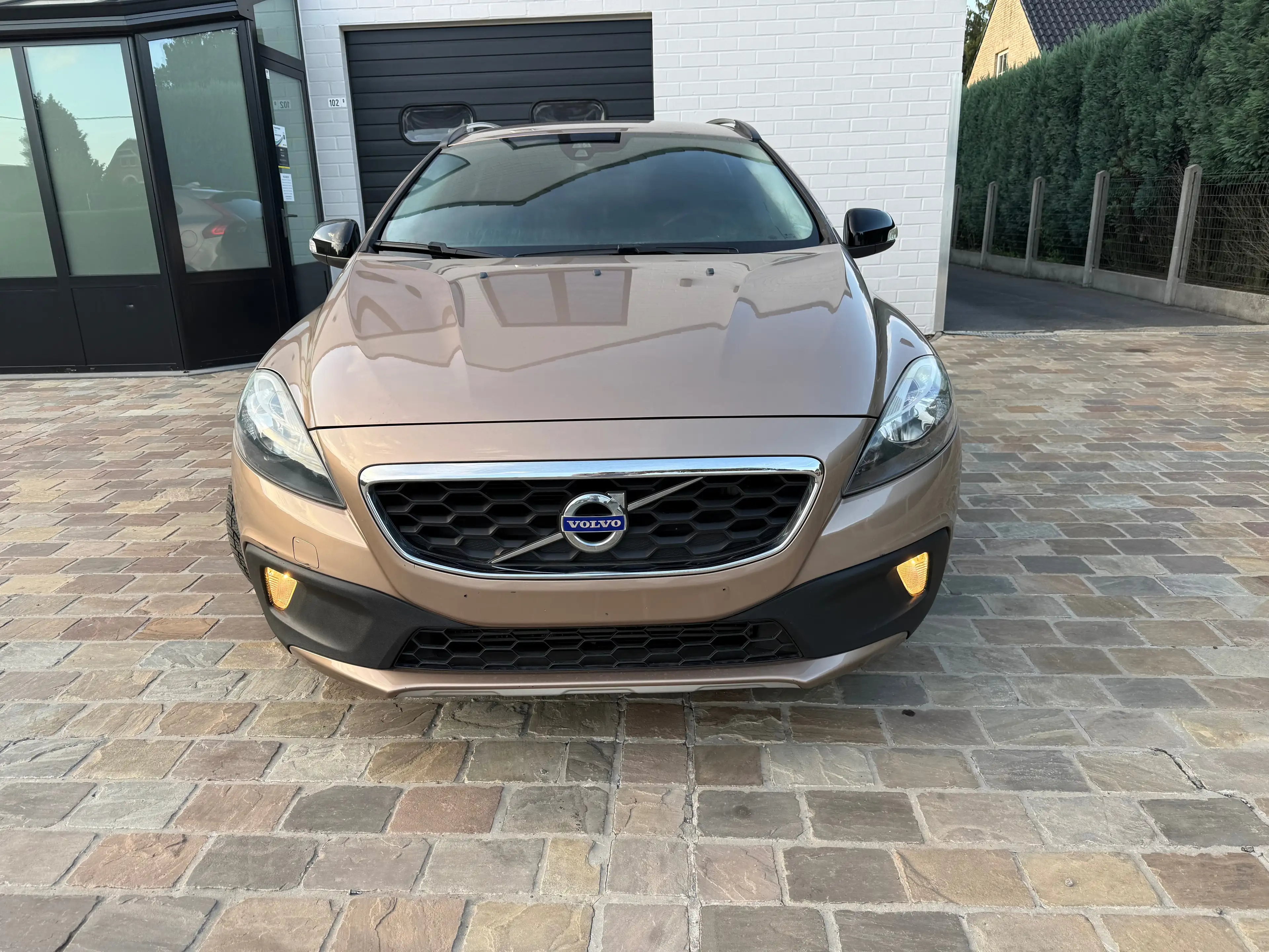 Volvo V40 Cross Country 1.6 D2 Ocean Race Powershift — photo 2