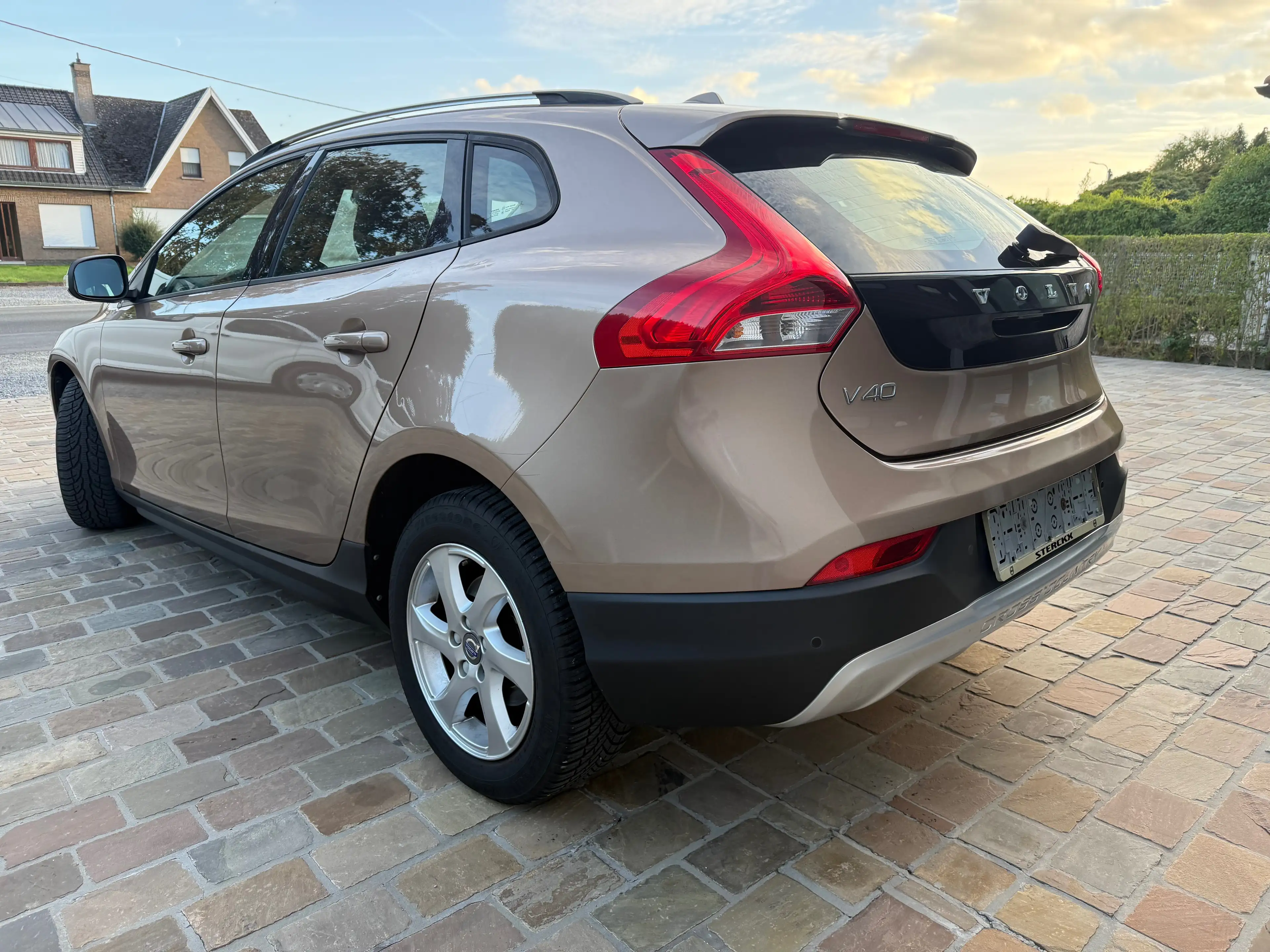 Volvo V40 Cross Country 1.6 D2 Ocean Race Powershift — photo 6