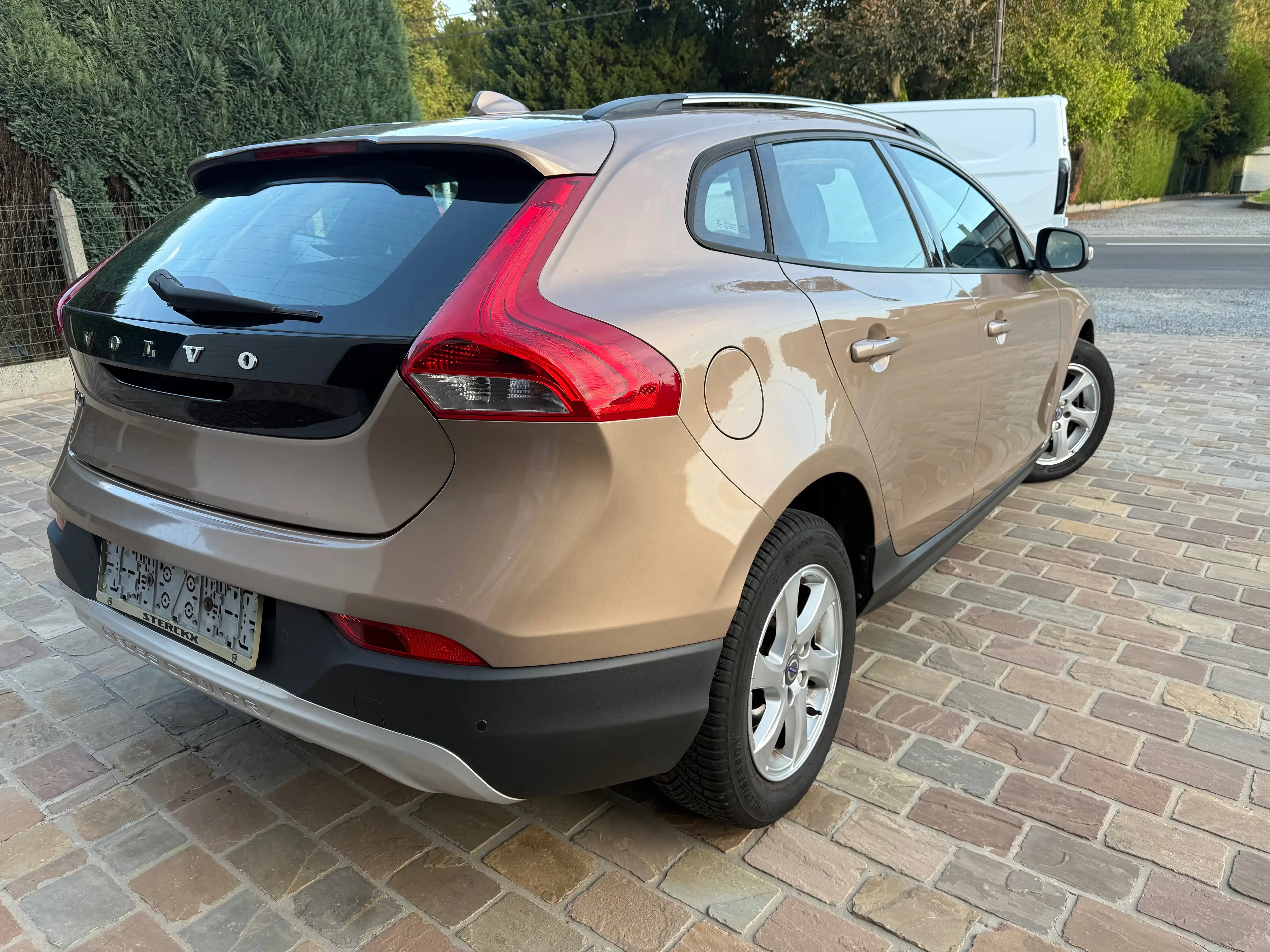 Volvo V40 Cross Country 1.6 D2 Ocean Race Powershift — photo 5
