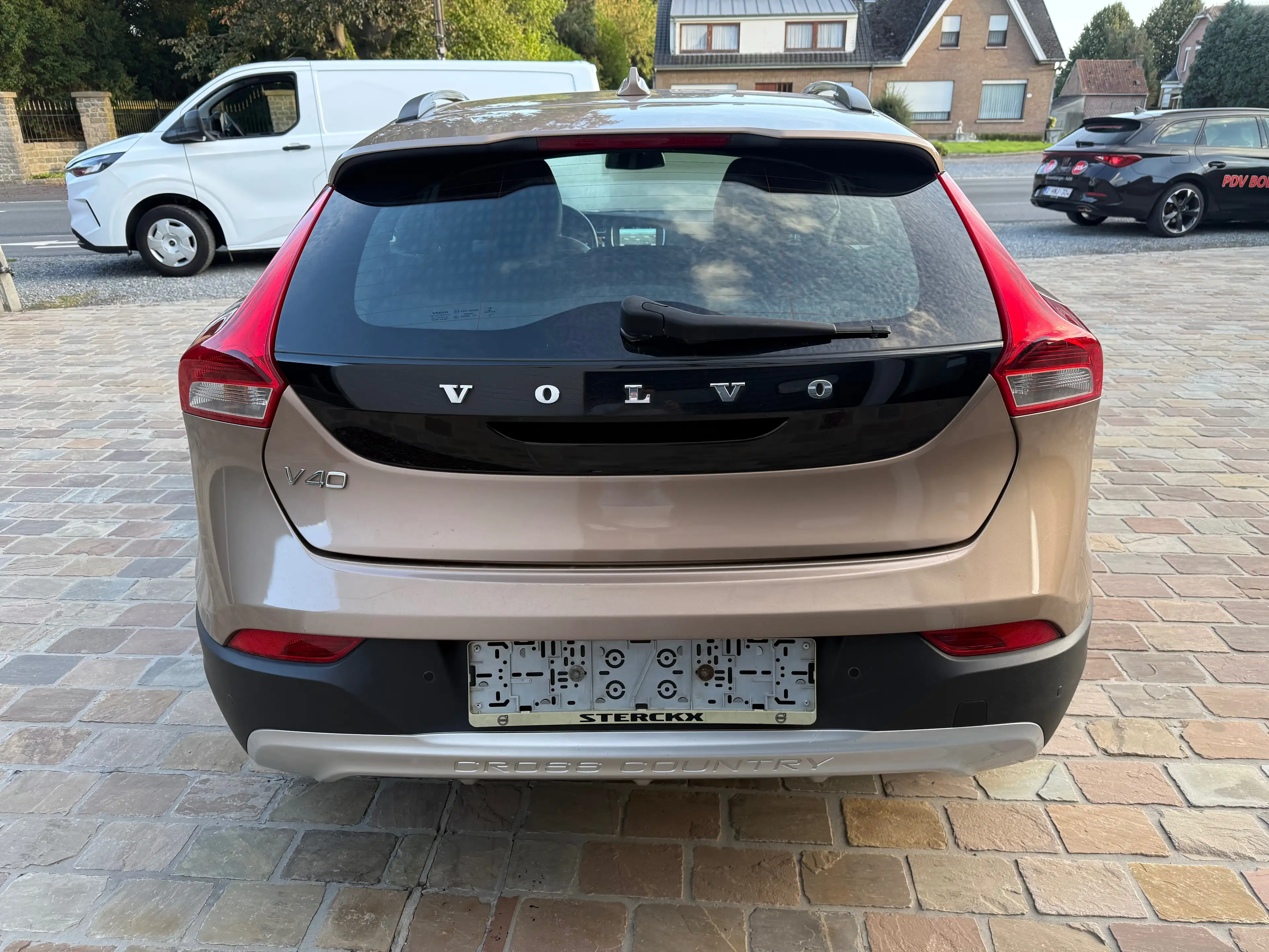 Volvo V40 Cross Country 1.6 D2 Ocean Race Powershift — photo 4