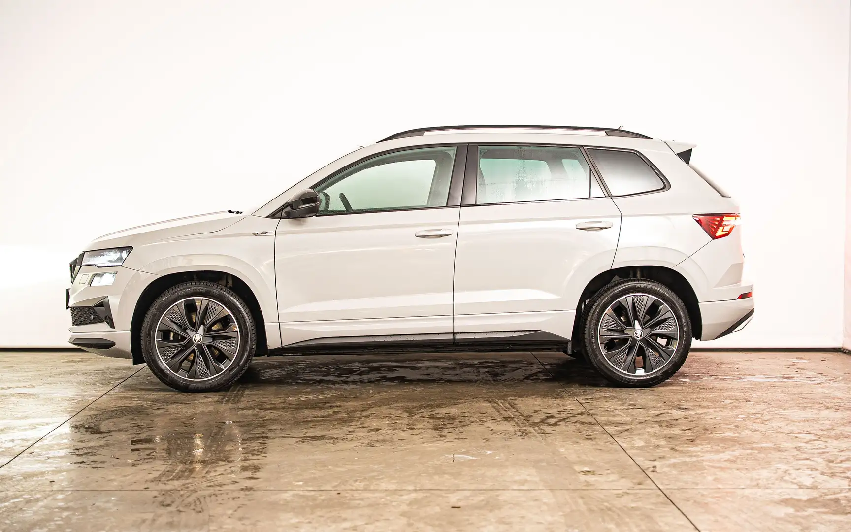 Skoda Karoq 1.5 TSI ACT Sportline DSG Gris - 2