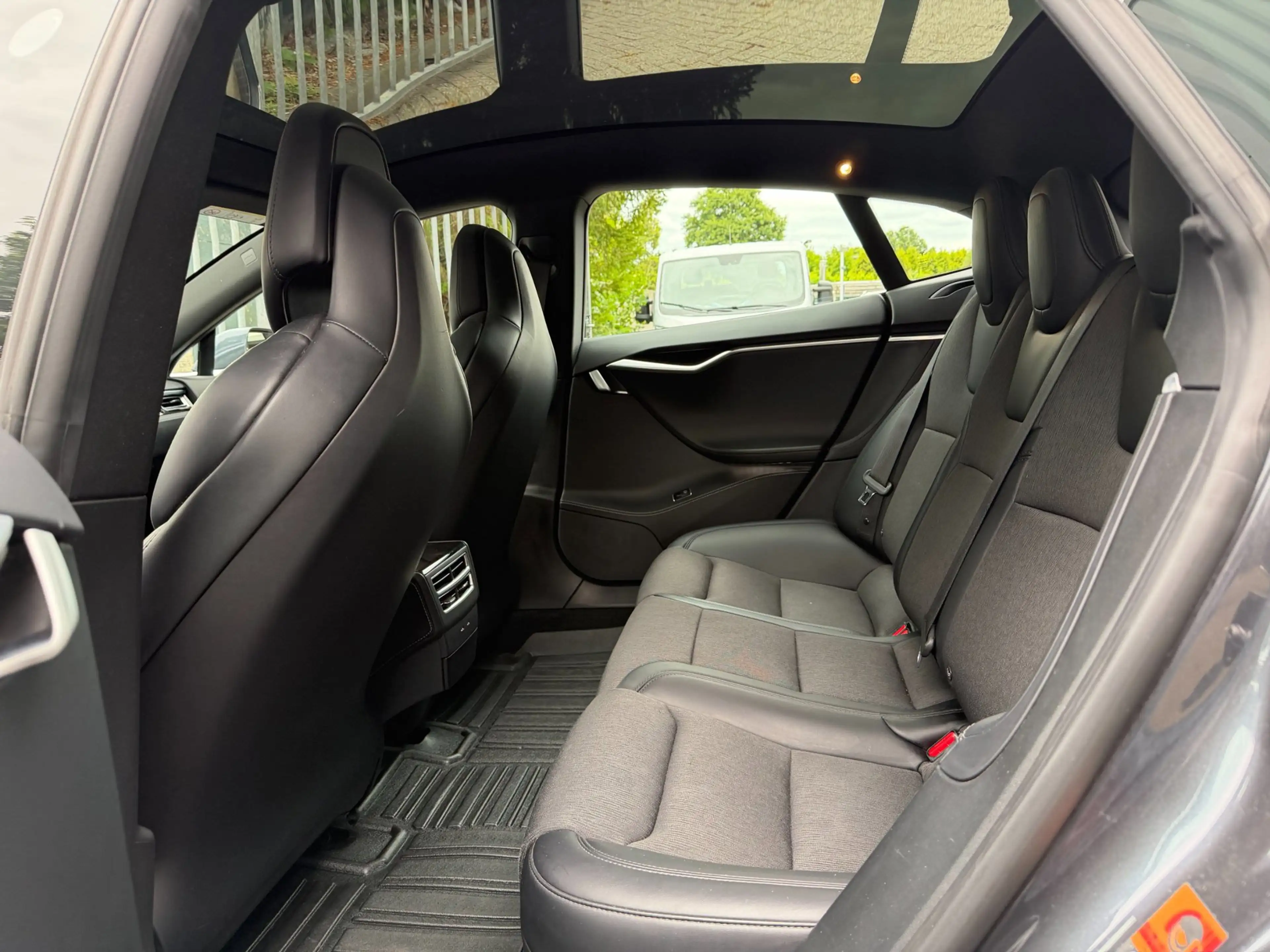 Tesla Model S 75 Business Economy|Luchtvering|Trekhaak — photo 15
