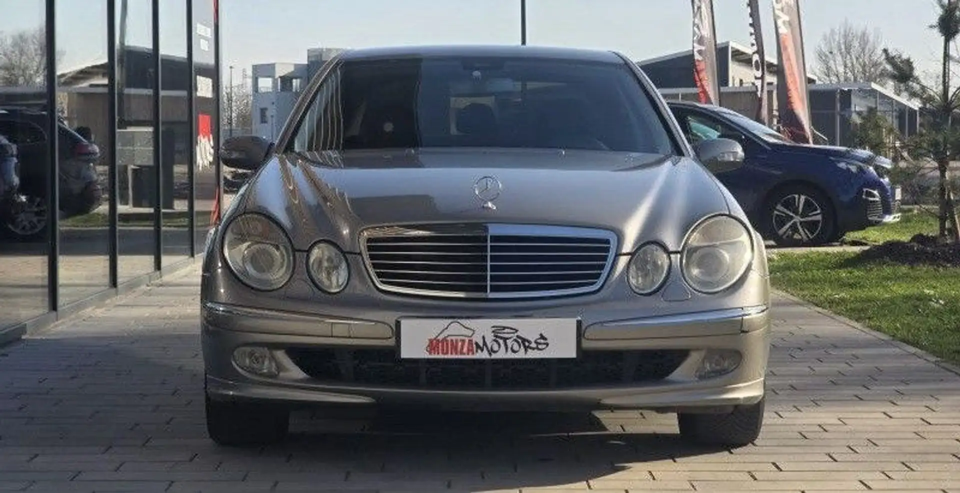 Mercedes-Benz E 270 Mercedes 270 CDI AVANTGARDE BA Grau - 2