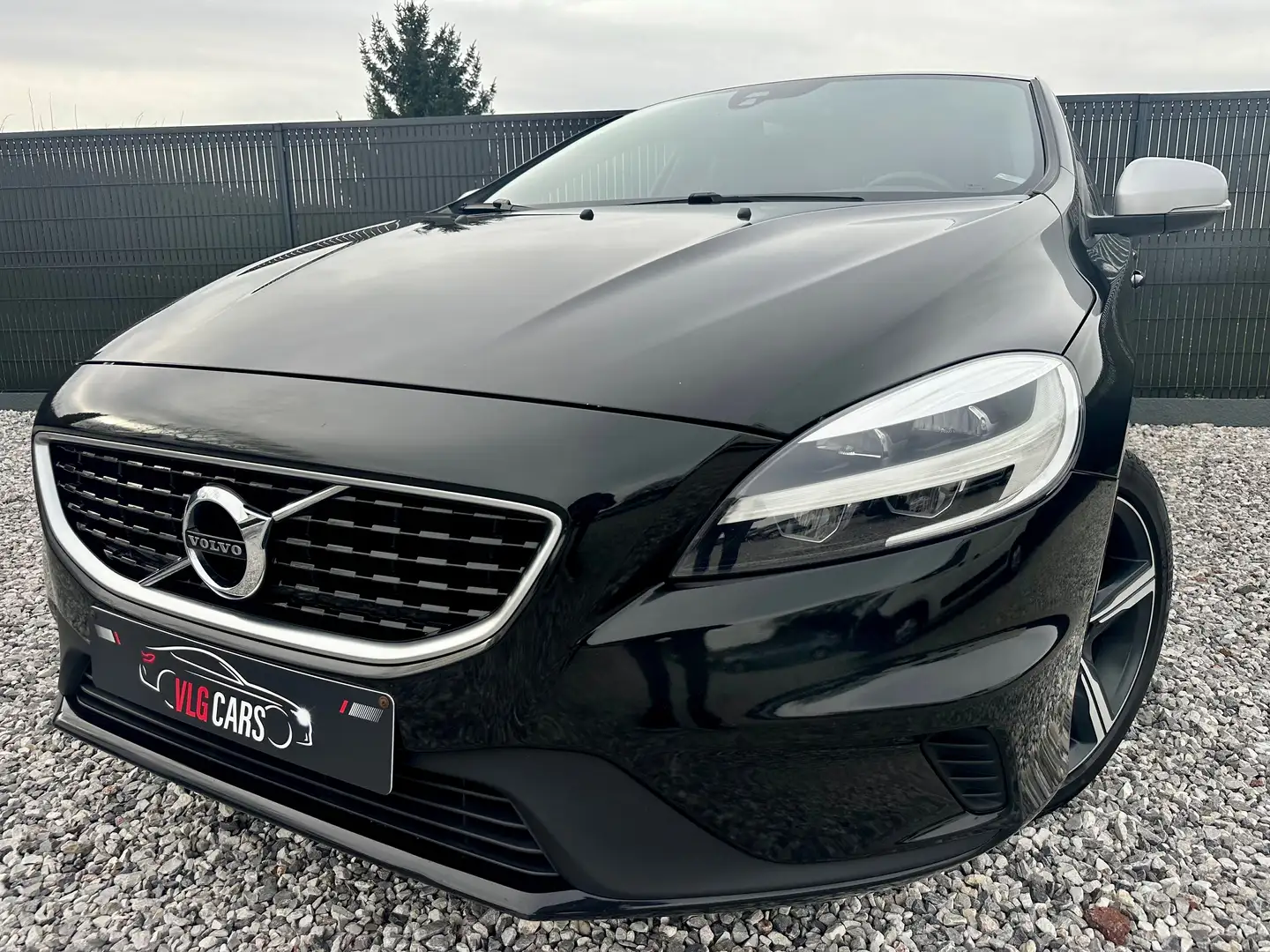 Volvo V40 2.0 D2 R-Design Geartronic Cuir Pano LED Camera Fekete - 2
