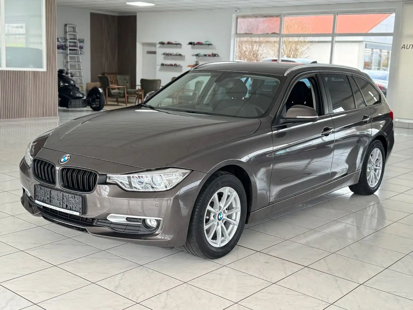 BMW 320 d Touring+Automatik+Xenon+Navi+Scheckheft Braun - 2