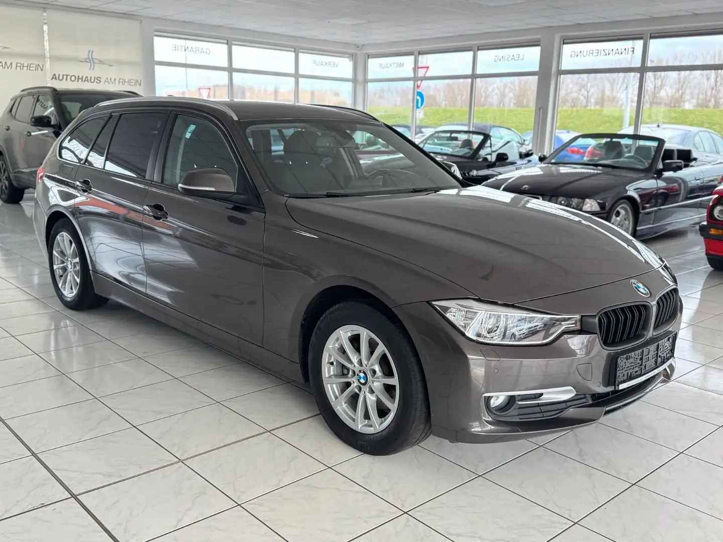 BMW 320 d Touring+Automatik+Xenon+Navi+Scheckheft Braun - 1