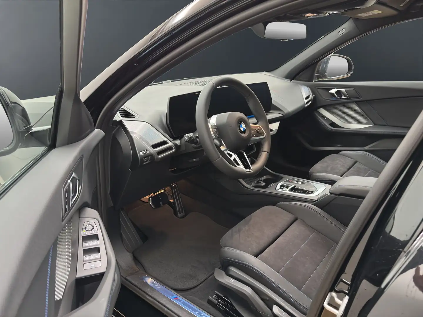 BMW 120 [M Sport, Navi, 19" LMR, RFK, SHZ, LED] DAB Schwarz - 2